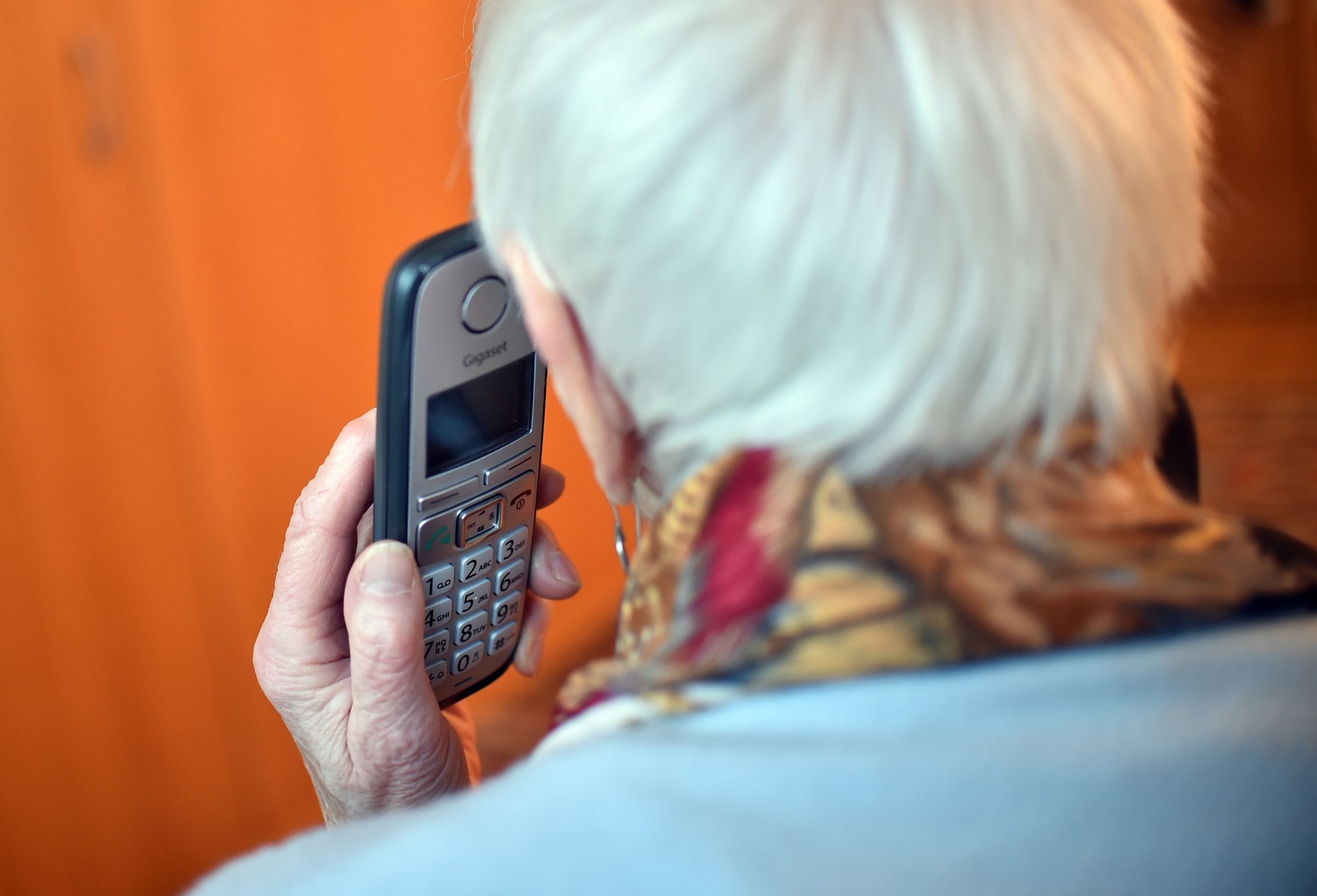 Viele Deutsche greifen wieder zum Festnetz-Telefon
