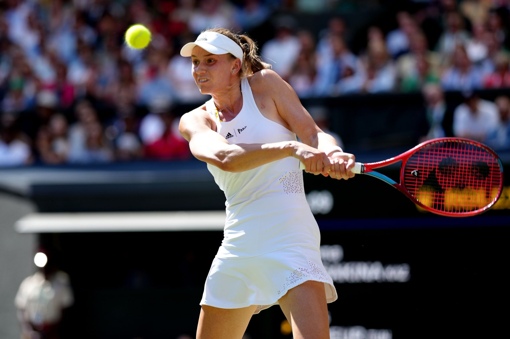 Rybakina krönt sich zur Wimbledon-Siegerin