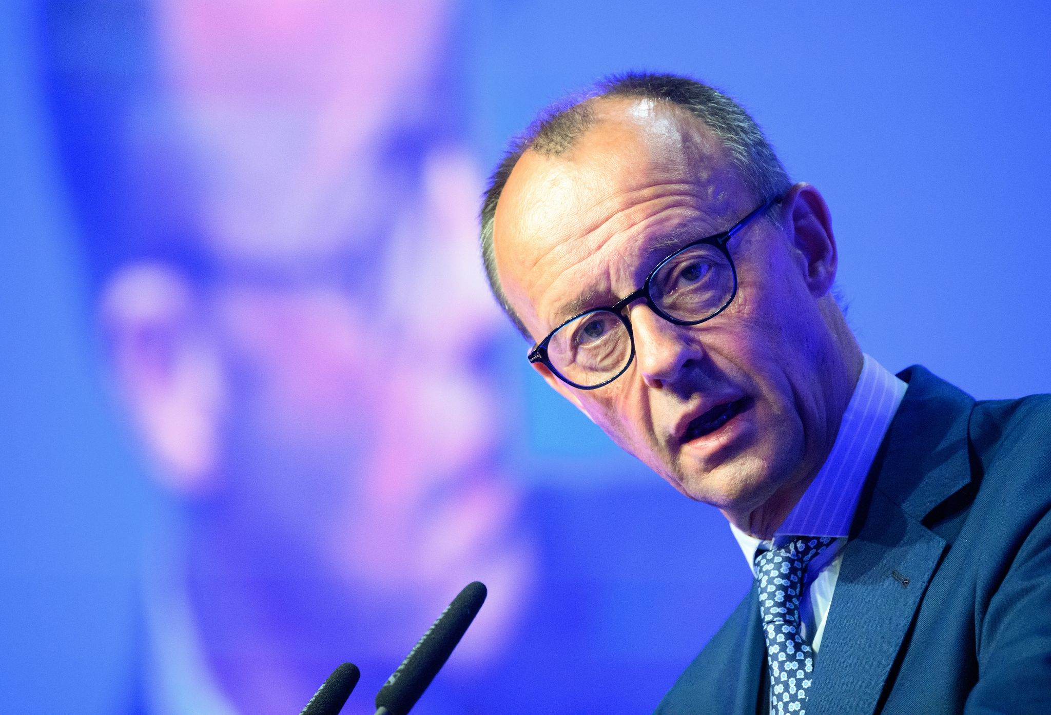 Merz wirft Scholz Versäumnisse bei Waffenlieferungen vor