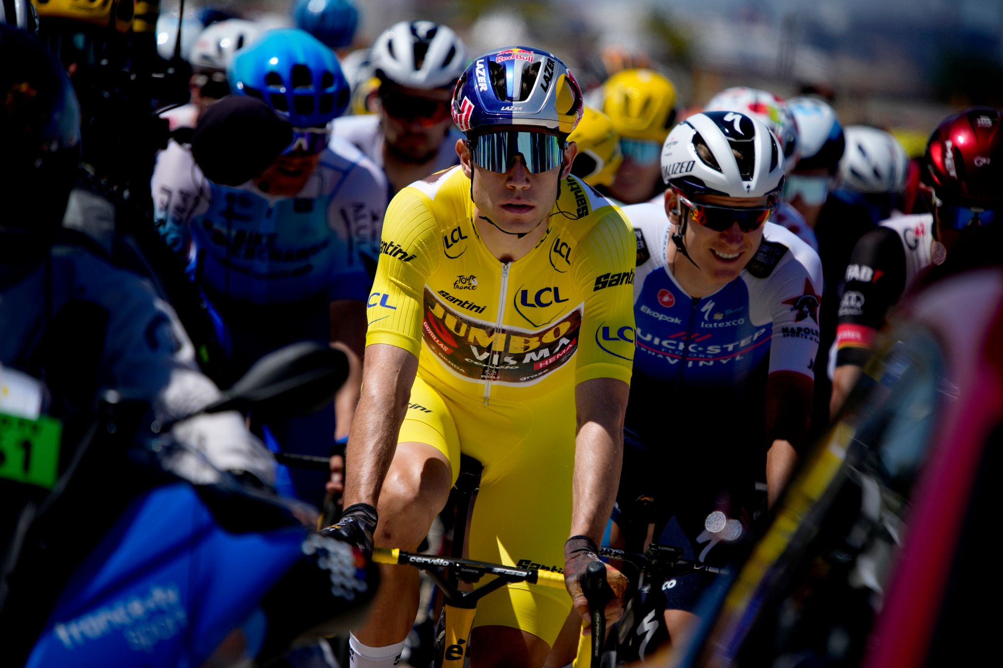 Beflügelt von Gelb: Van Aert feiert Etappensieg als Solist