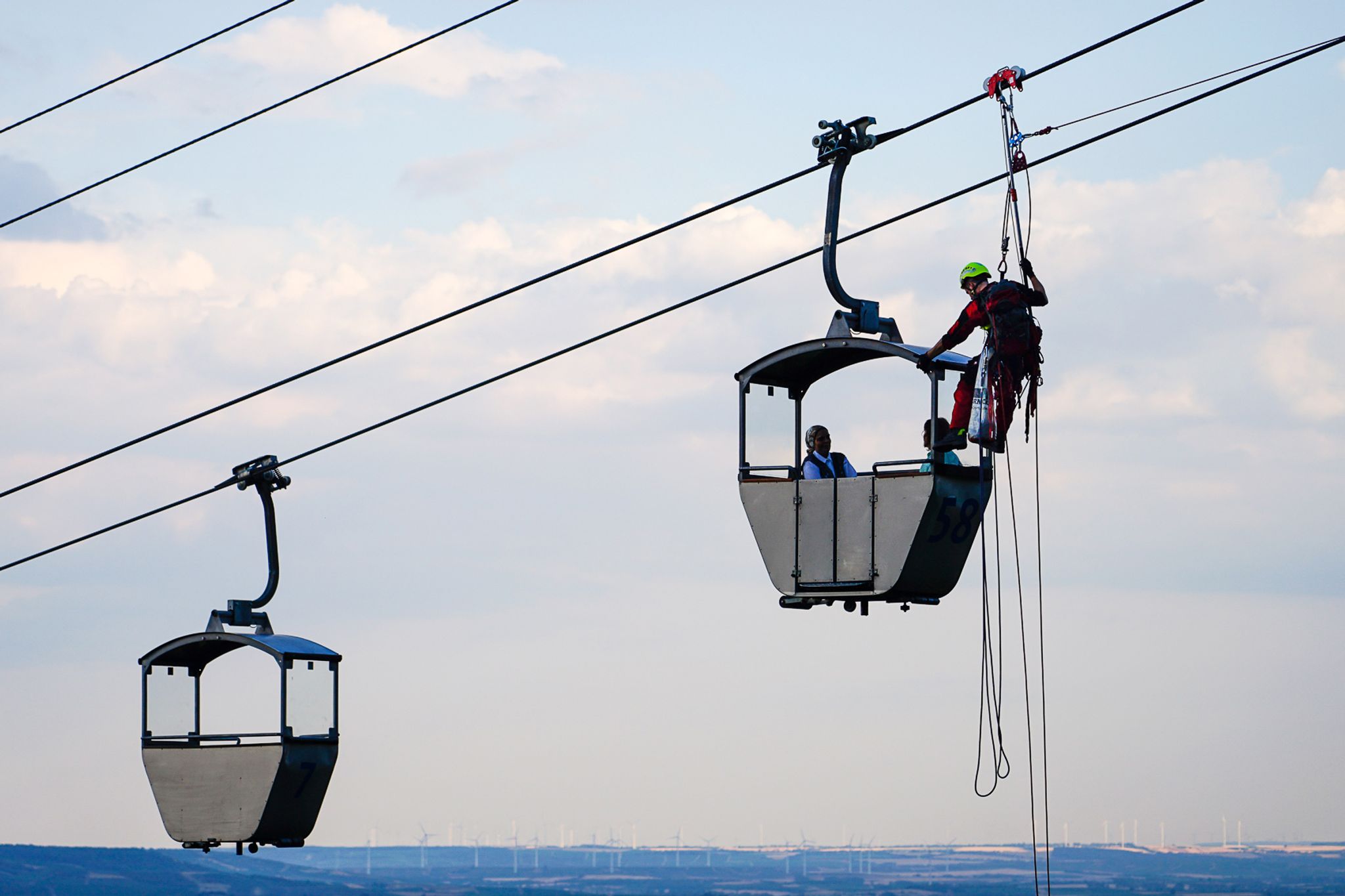 41 Passagiere nach drei Stunden aus Gondelbahn gerettet