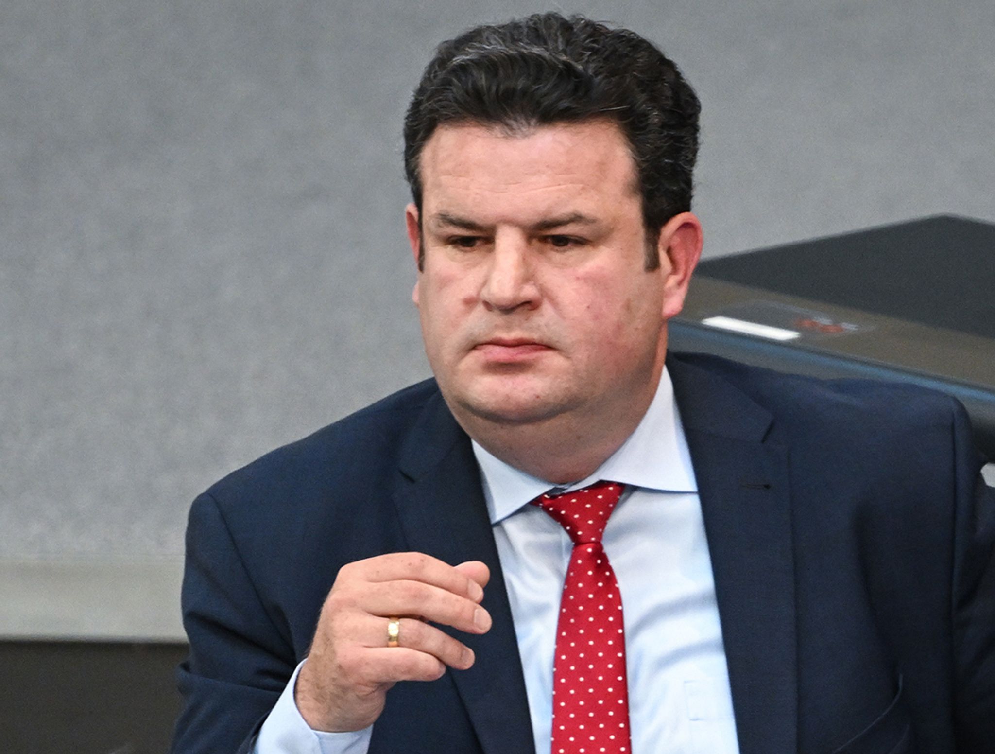 Heil: Entlastungen auf kleine und mittlere Einkommen