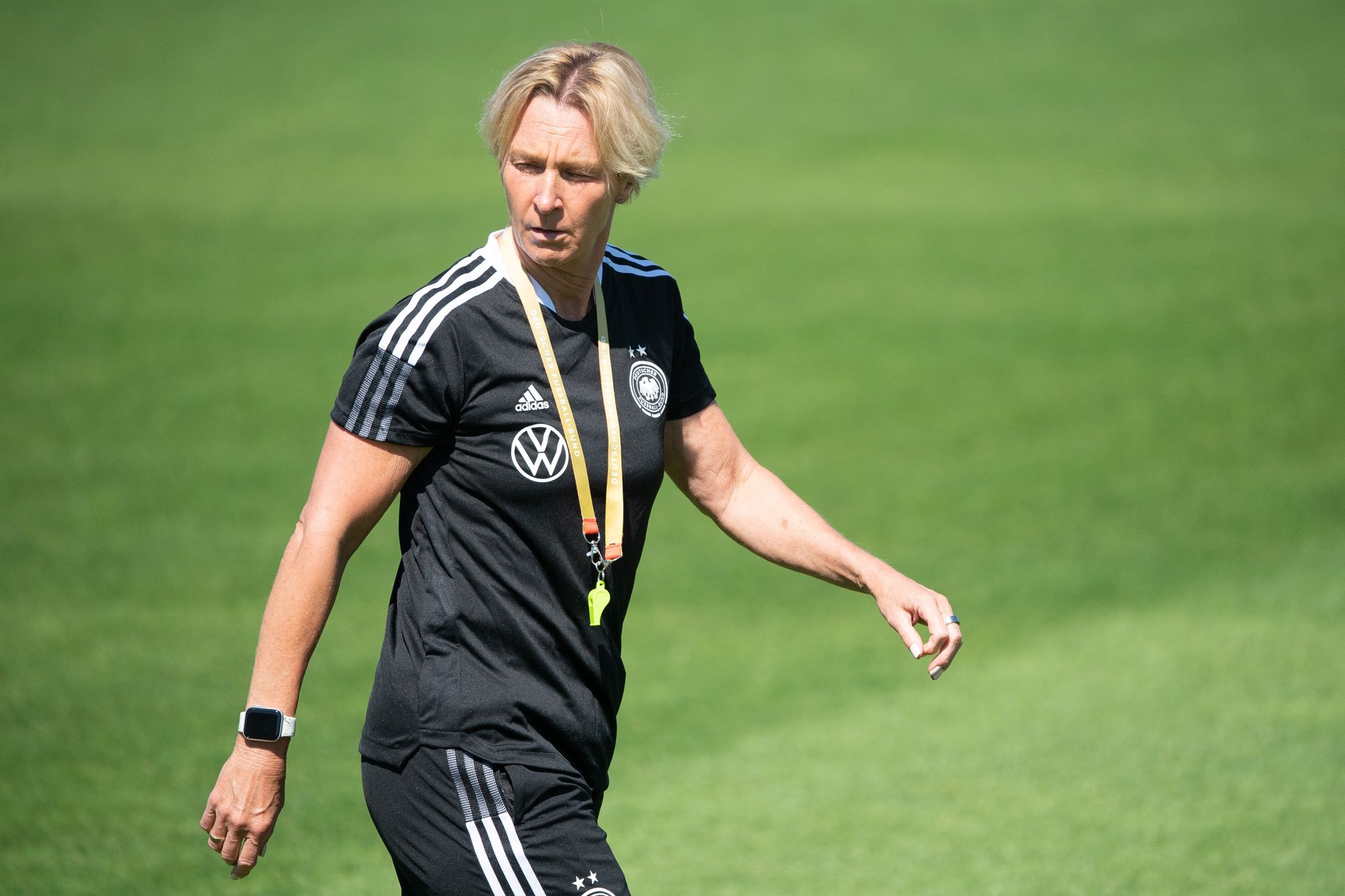 Debatte um Kader-Größe: Bundestrainerin kritisiert UEFA