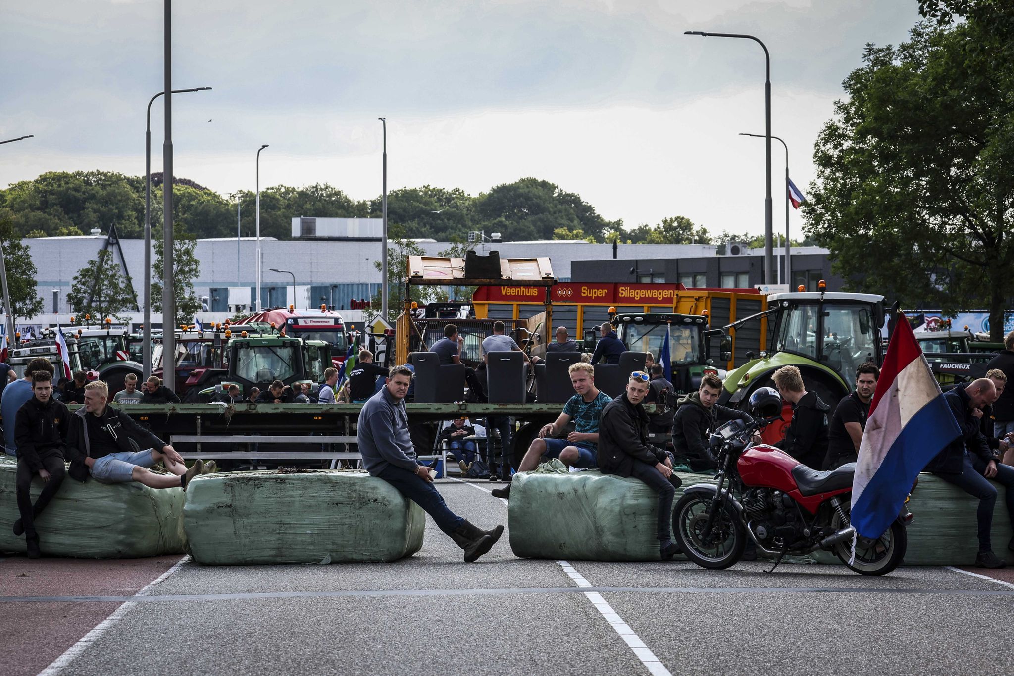 Niederlande: Bauern-Proteste treffen Supermärkte und Häfen