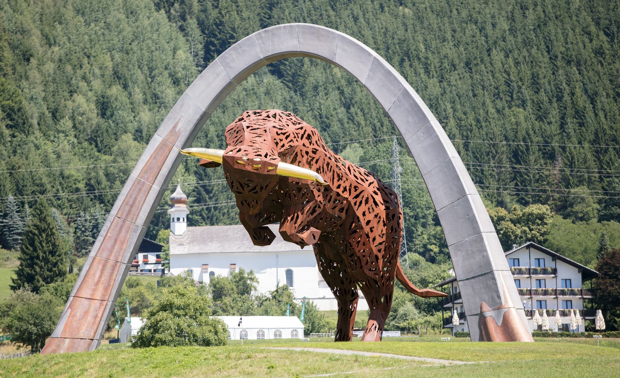 Ein Sport-Imperium aus der Dose – Was geht da mit Porsche?