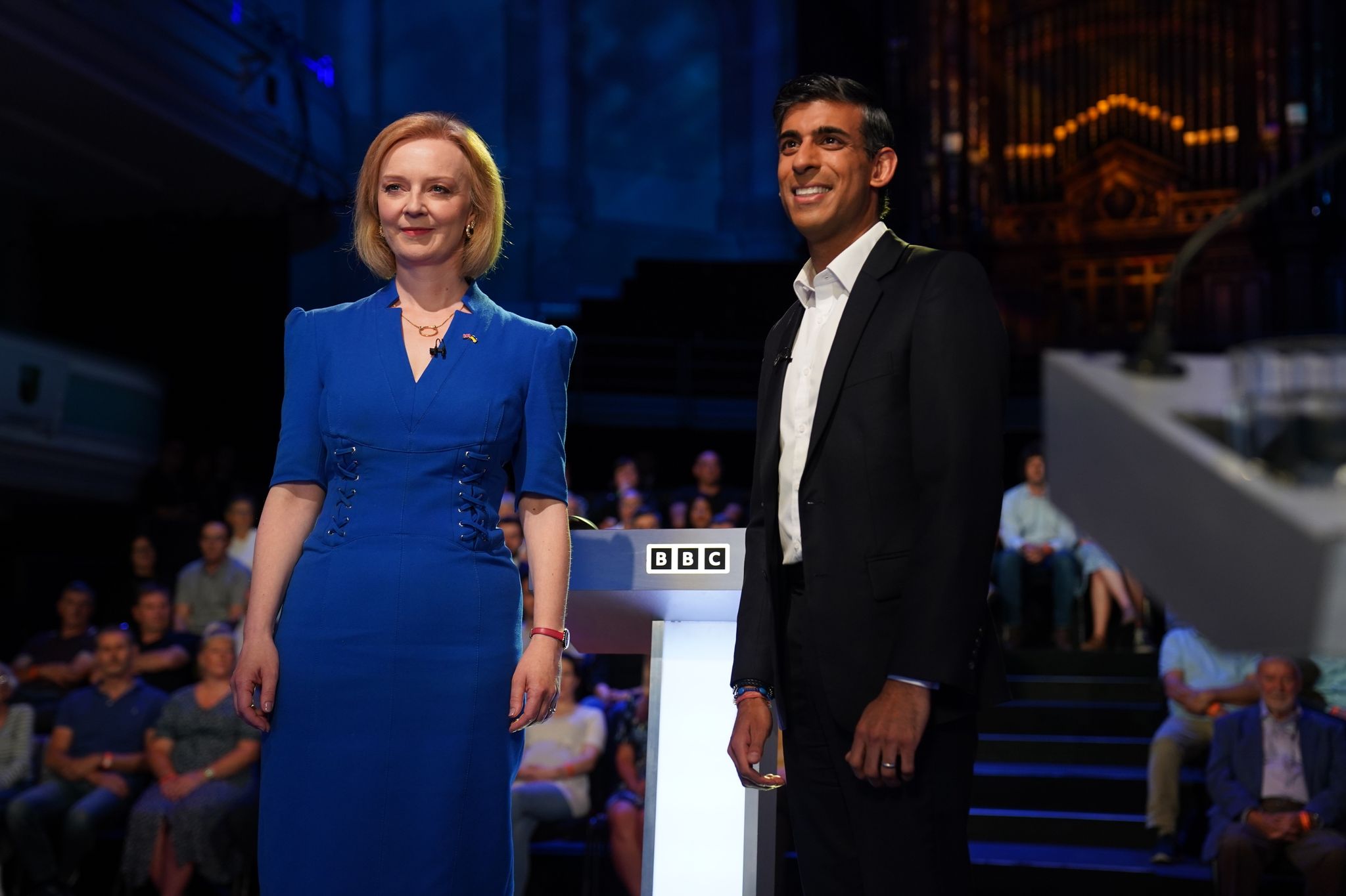 Moderatorin ohnmächtig: Britisches Premier-Duell abgebrochen