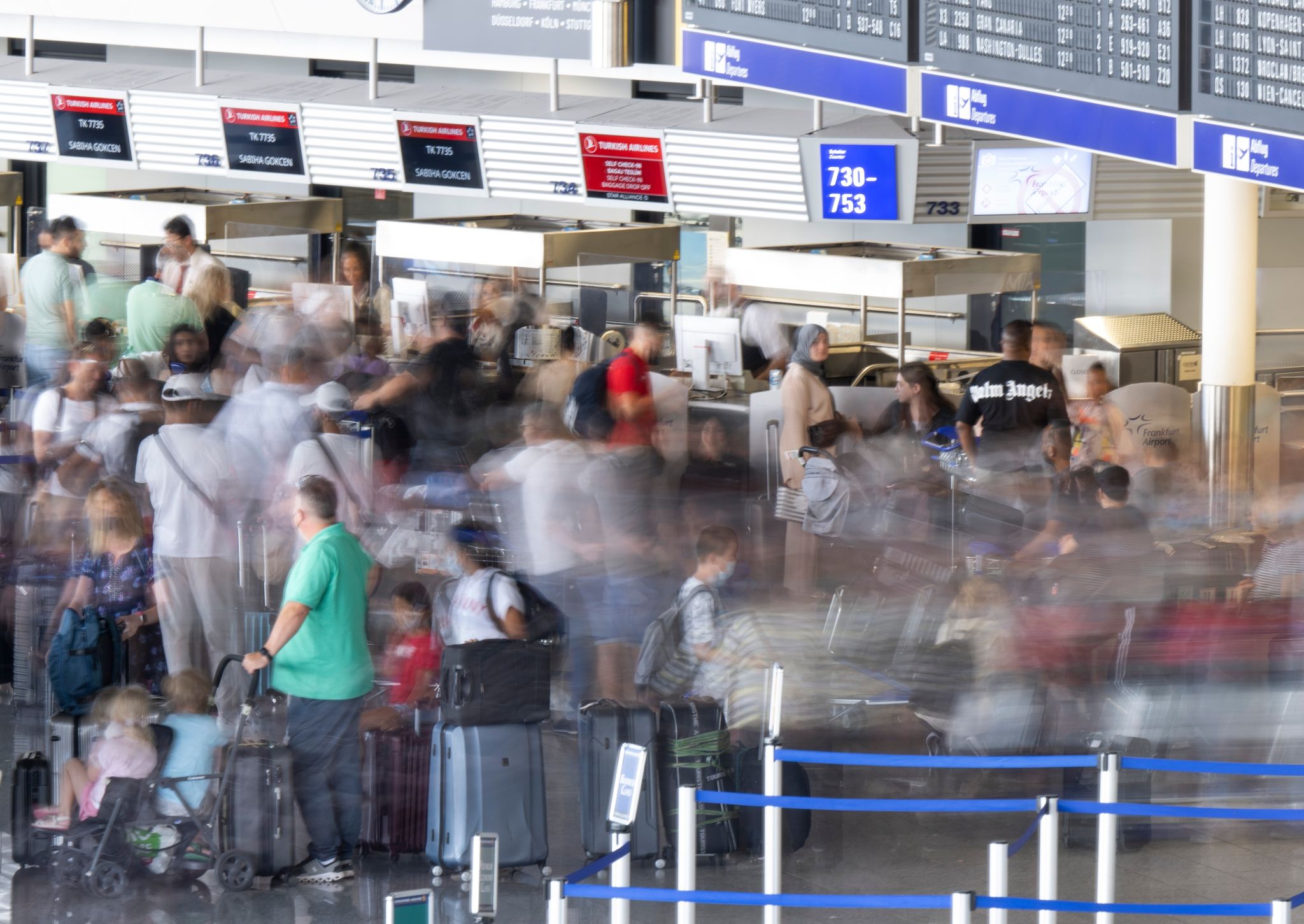 Lage an Flughäfen teils chaotisch, teils entspannt