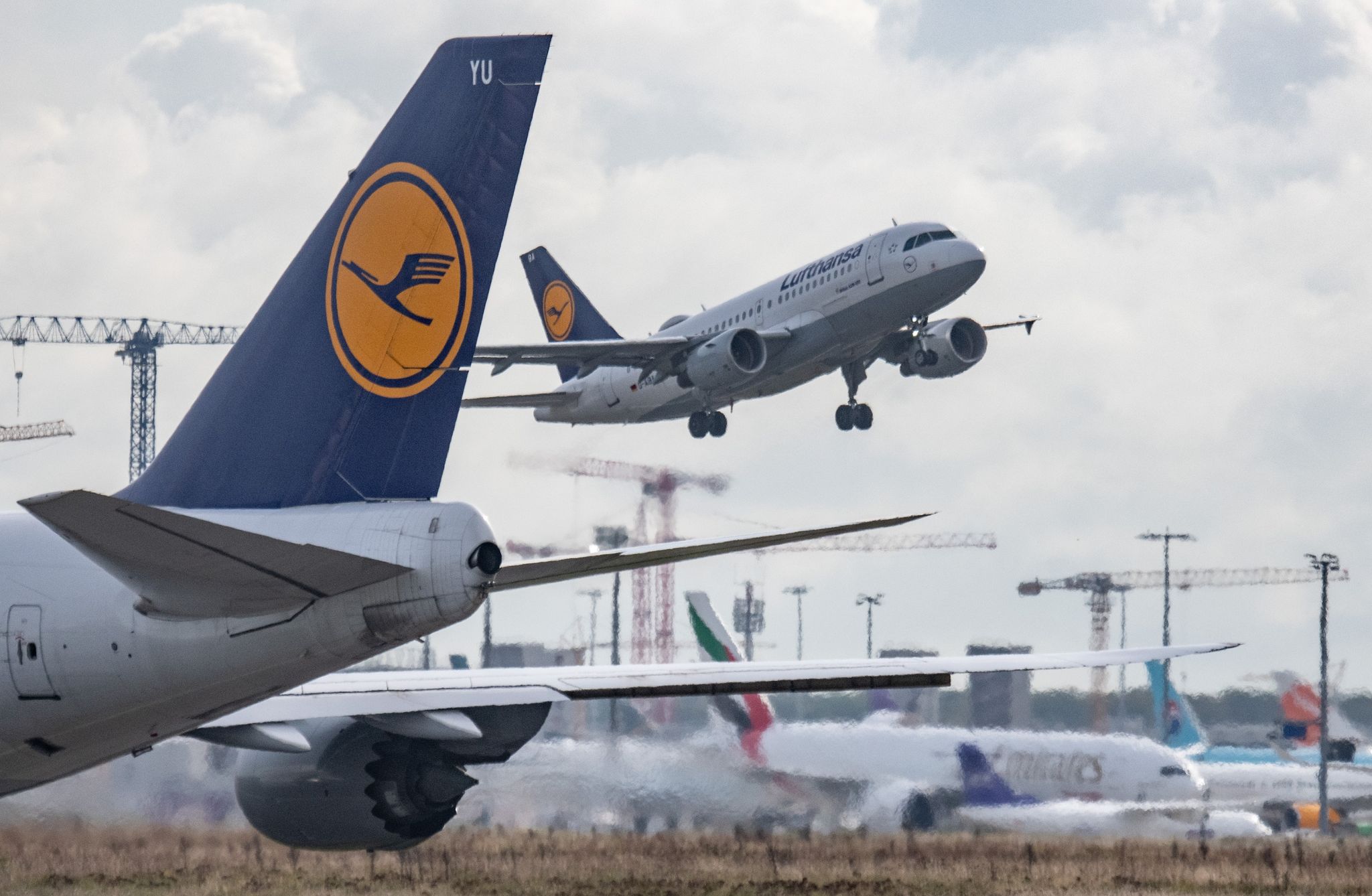 Lufthansa streicht weitere 2000 Flüge bis Ende August