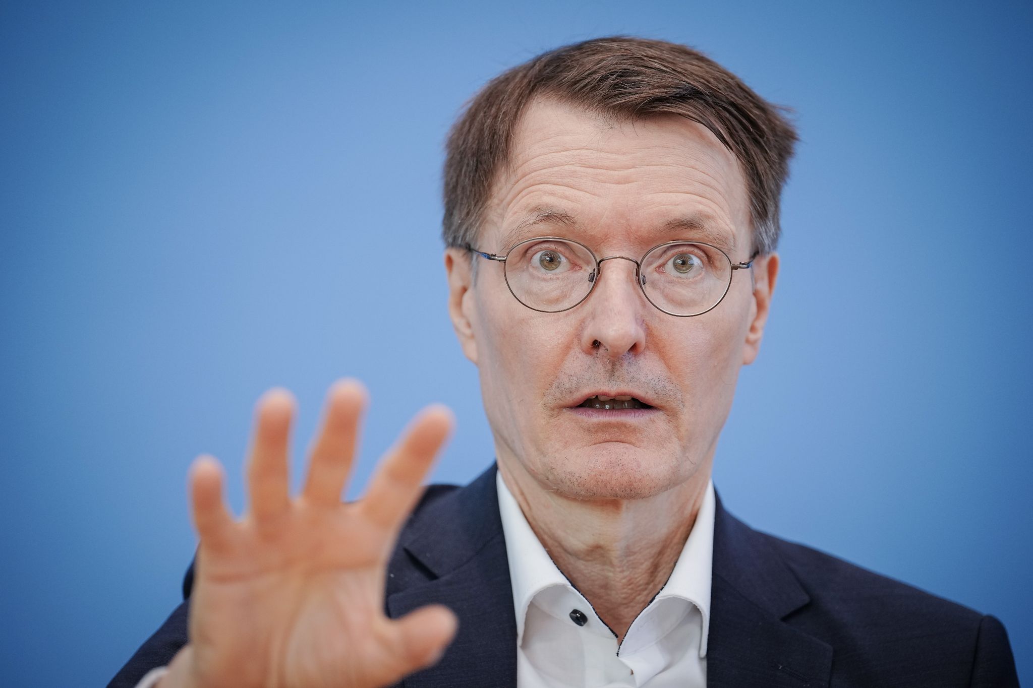 Lauterbach verteidigt sich: Isolation nicht zu früh beendet