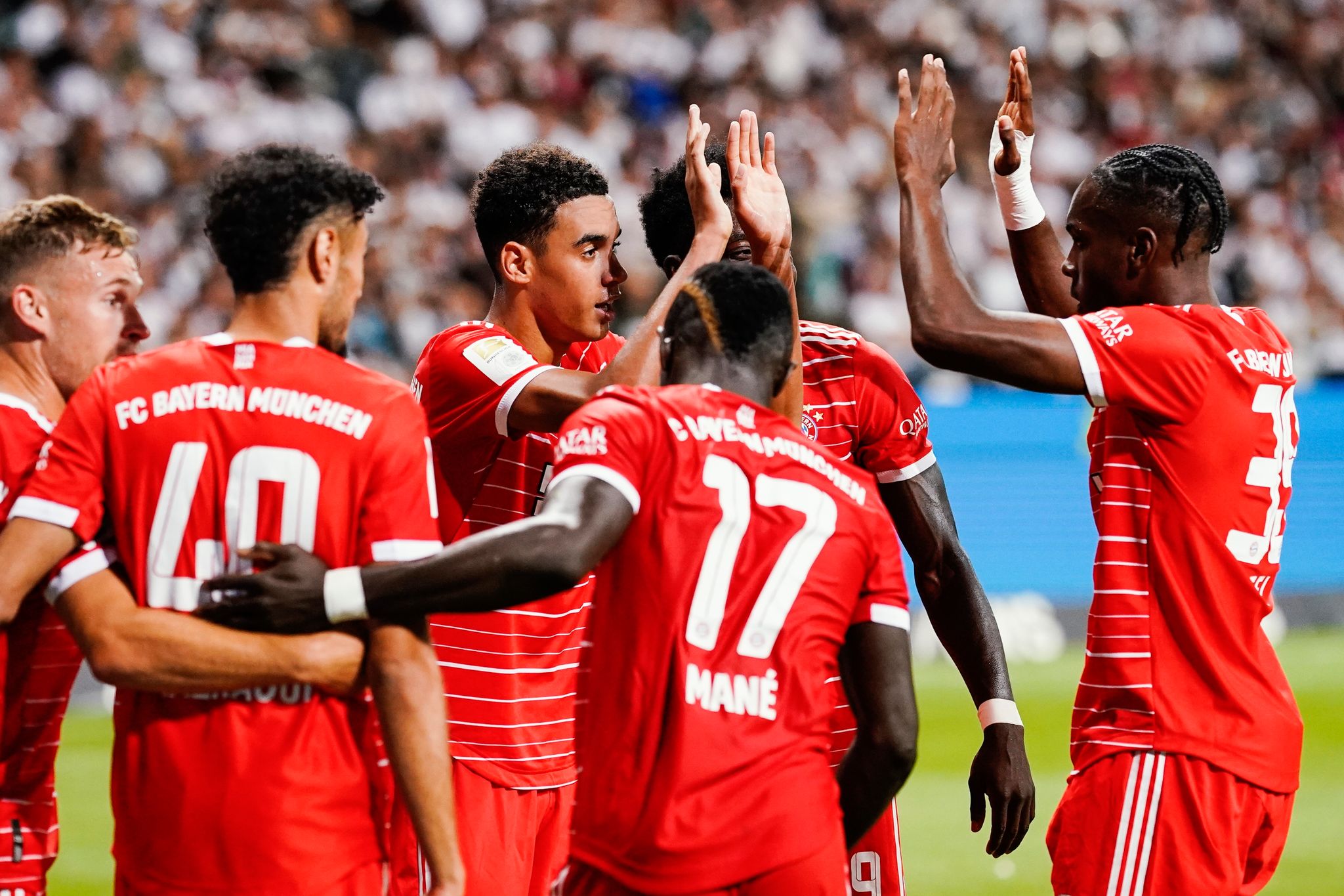 Furiose Bayern auch ohne Lewandowski treffsicher