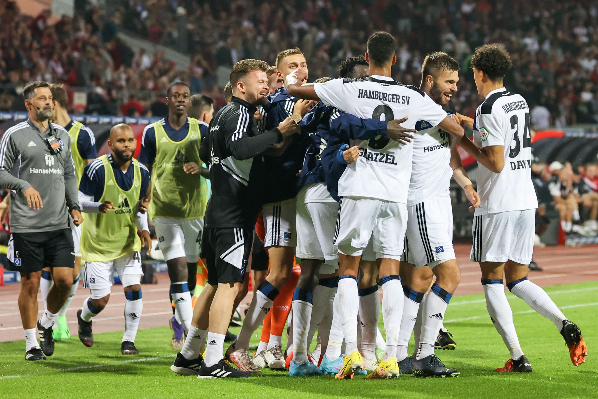 HSV nutzt Patzer der Konkurrenz – Spektakel beim FCK