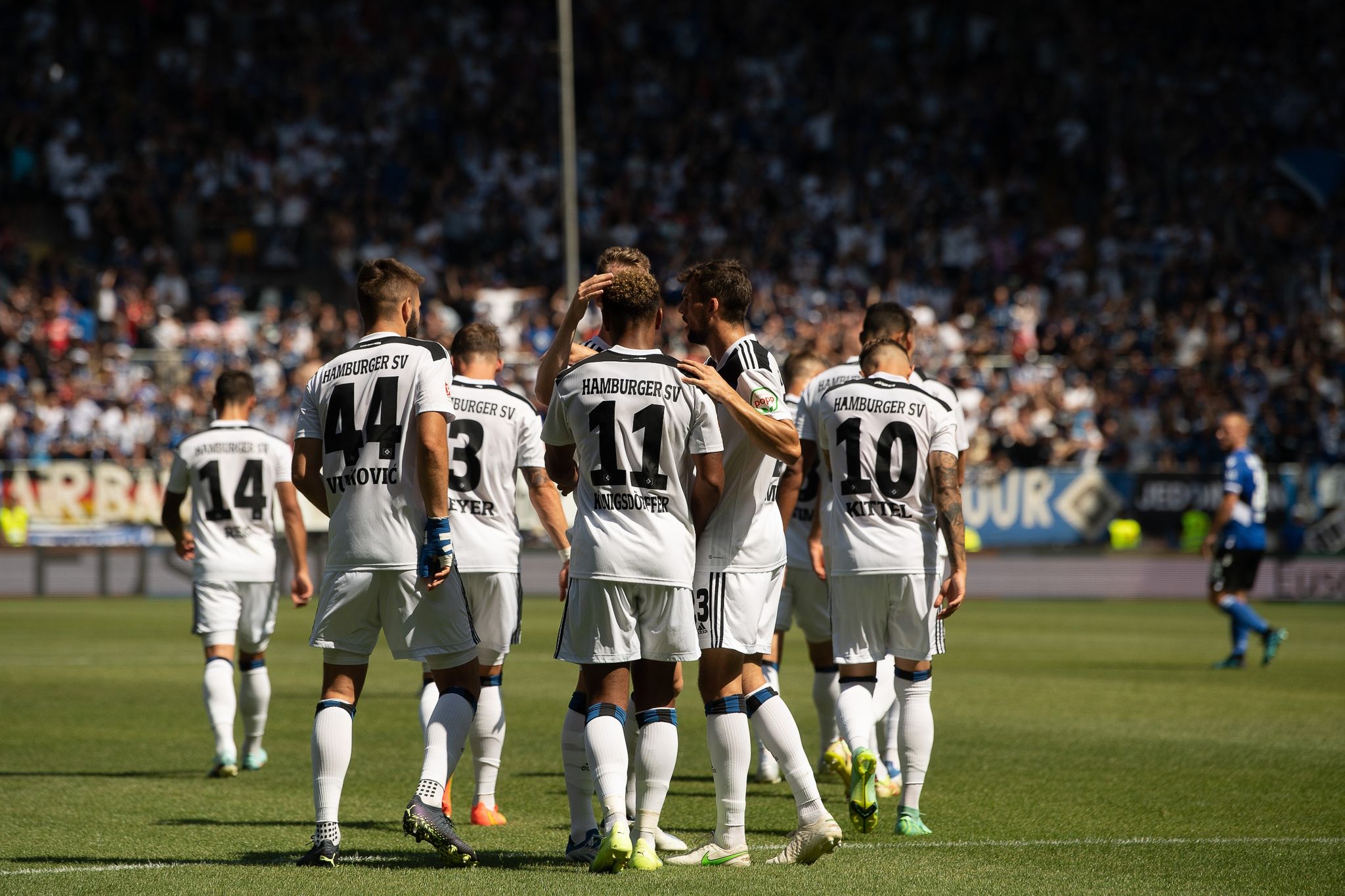 HSV verschärft Lage in Bielefeld – Rostock-Keeper patzt