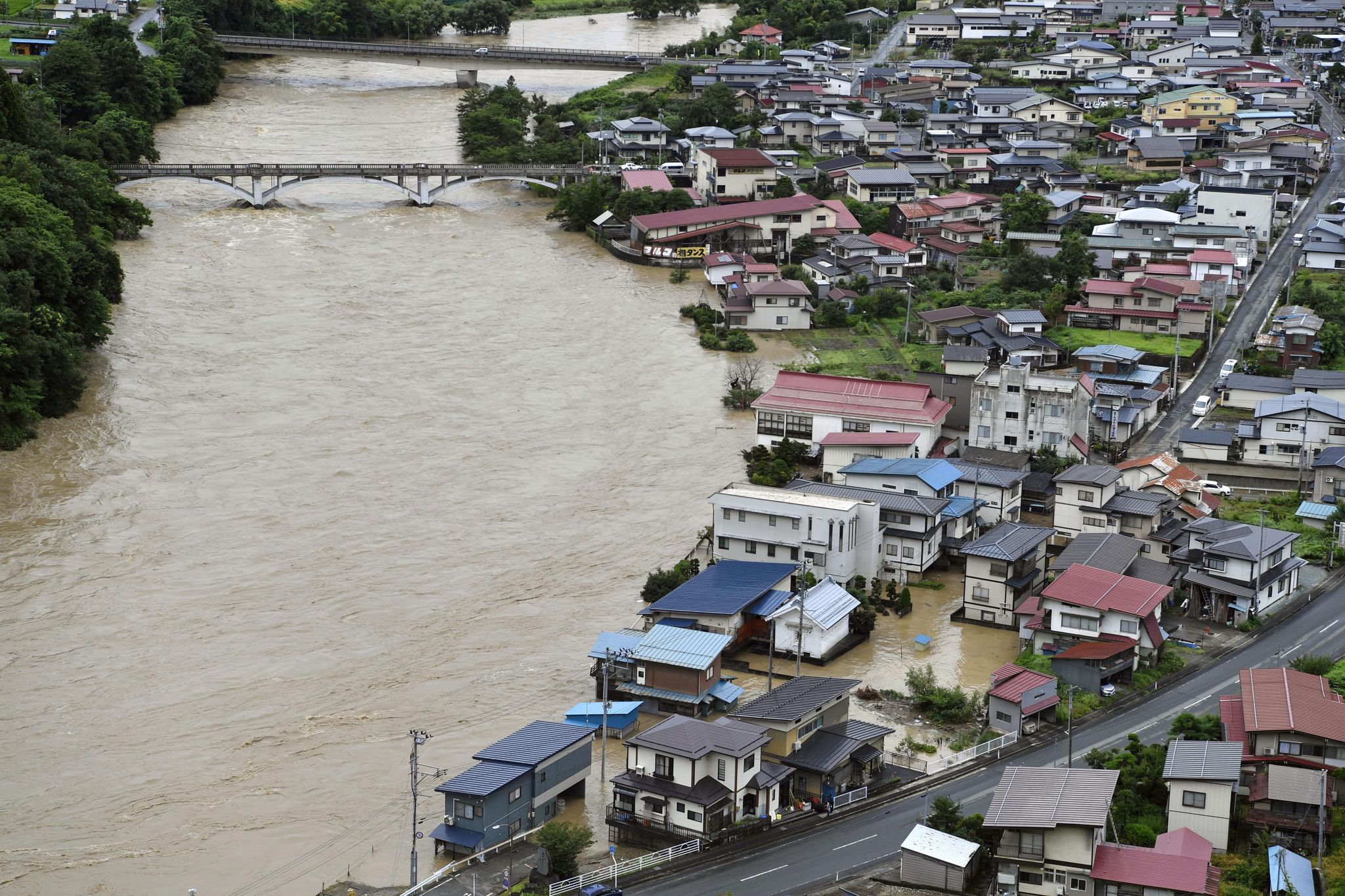 Überschwemmungen in Japan nach heftigem Regen
