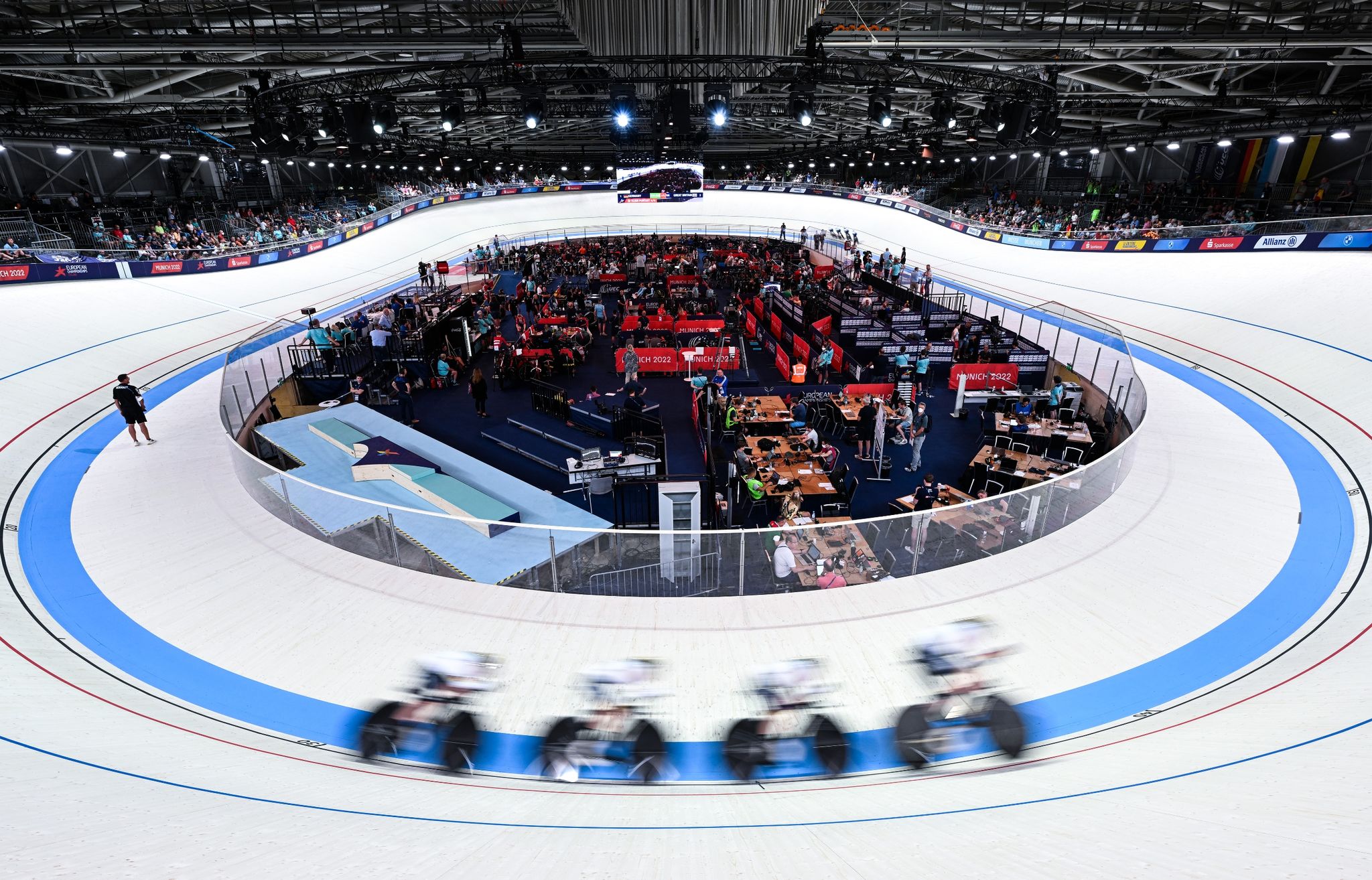 Zweimal Gold: EM-Titel für Vierer und Sprint-Trio