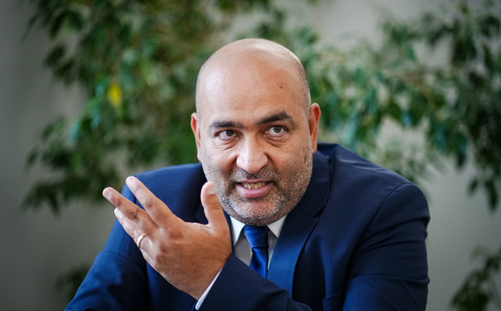 Grünen-Chef will Reform des Dienstwagenprivilegs