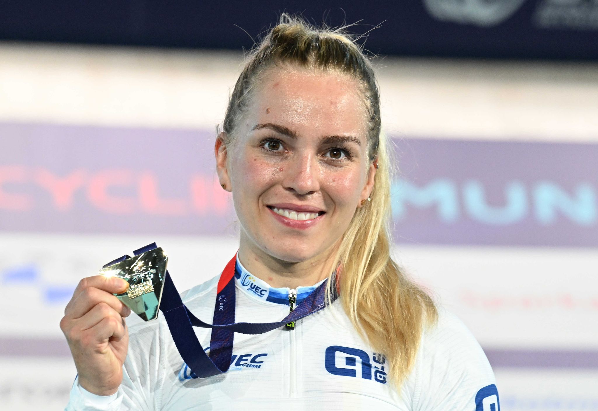 Wieder Gold: Sprinterin Hinze gewinnt dritten Bahnrad-Titel