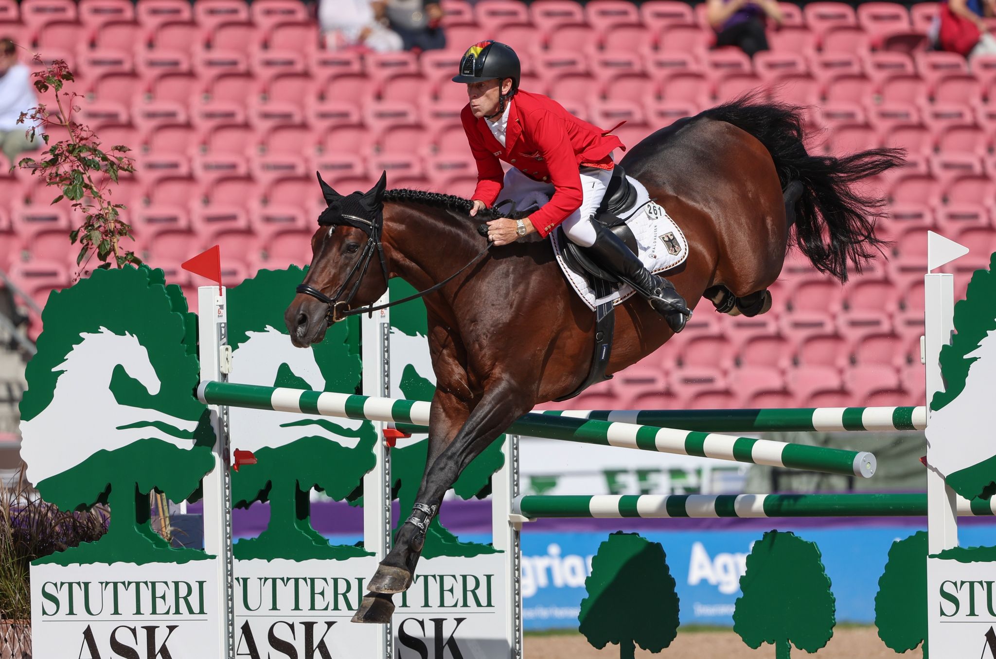 Springreiter-Team startet mit Rang sechs in die WM