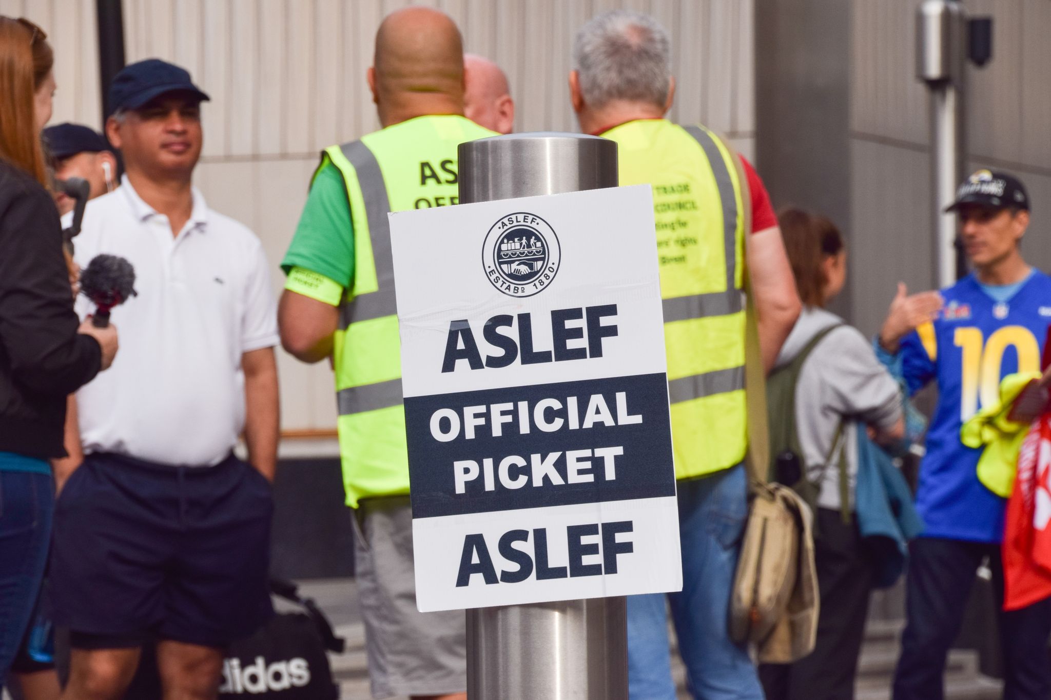 Lokführer in Großbritannien im Streik – viele Zugausfälle