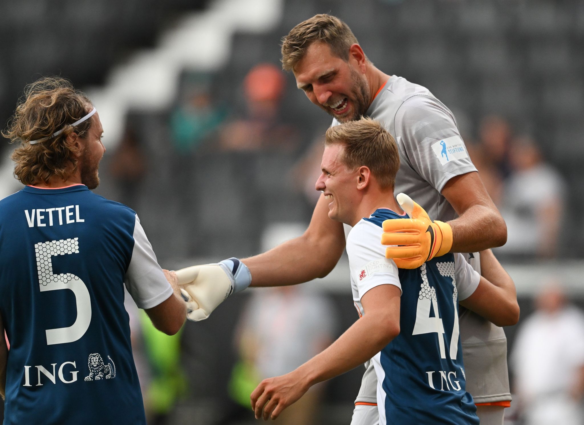 21 Tore bei Benefizkick – Schumachers Team siegt