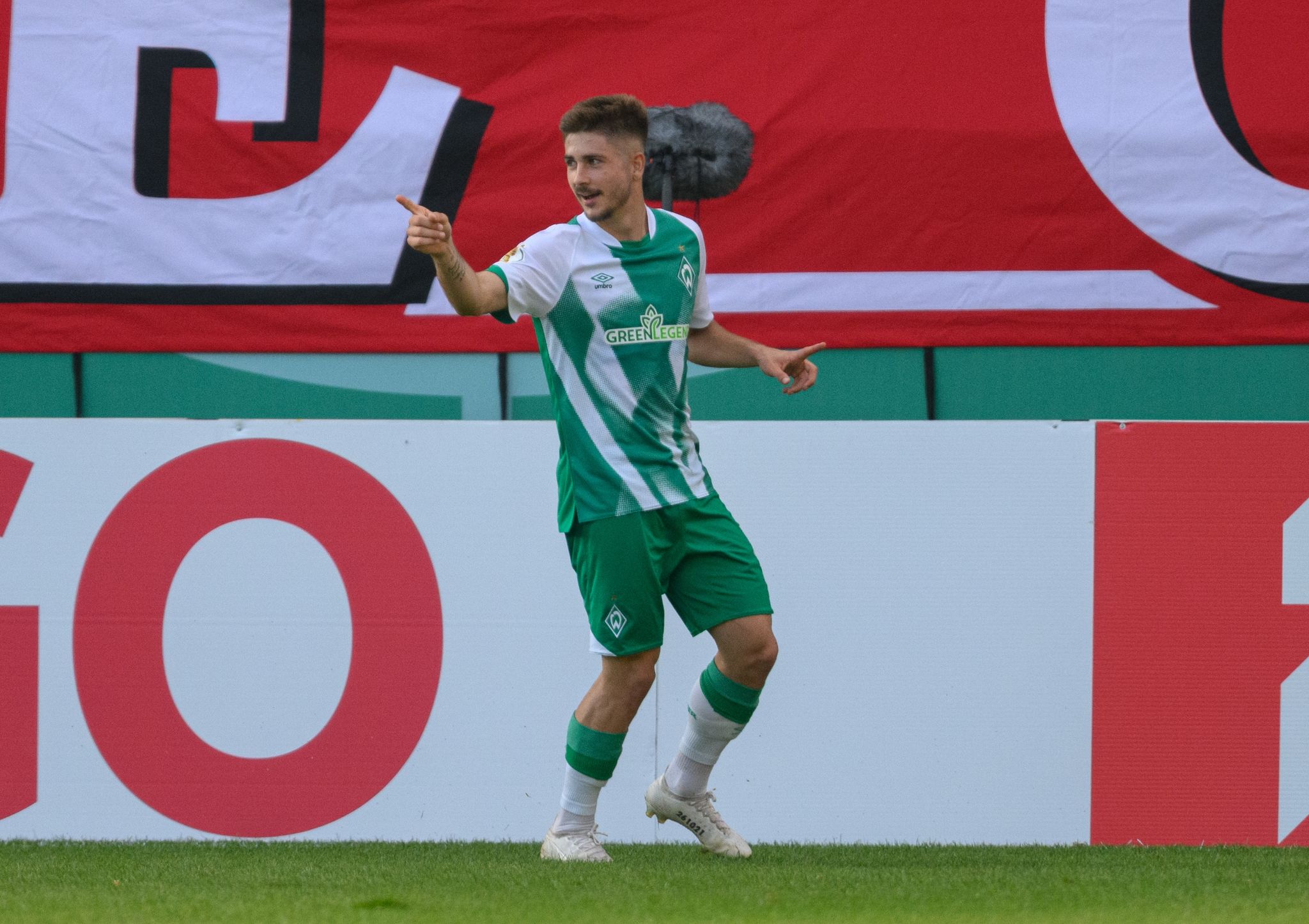 Frankfurt folgt Werder und Union in die zweite Runde