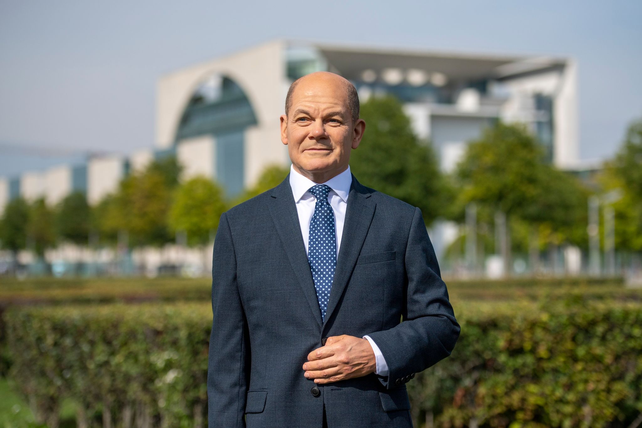 Wachsfigur von Kanzler Scholz am Reichstag enthüllt