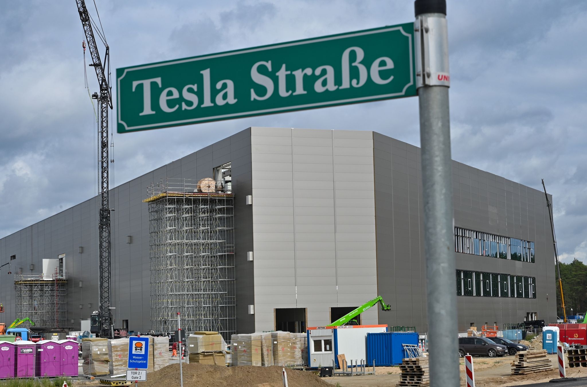 Legt Tesla die Batterieherstellung in Grünheide auf Eis?