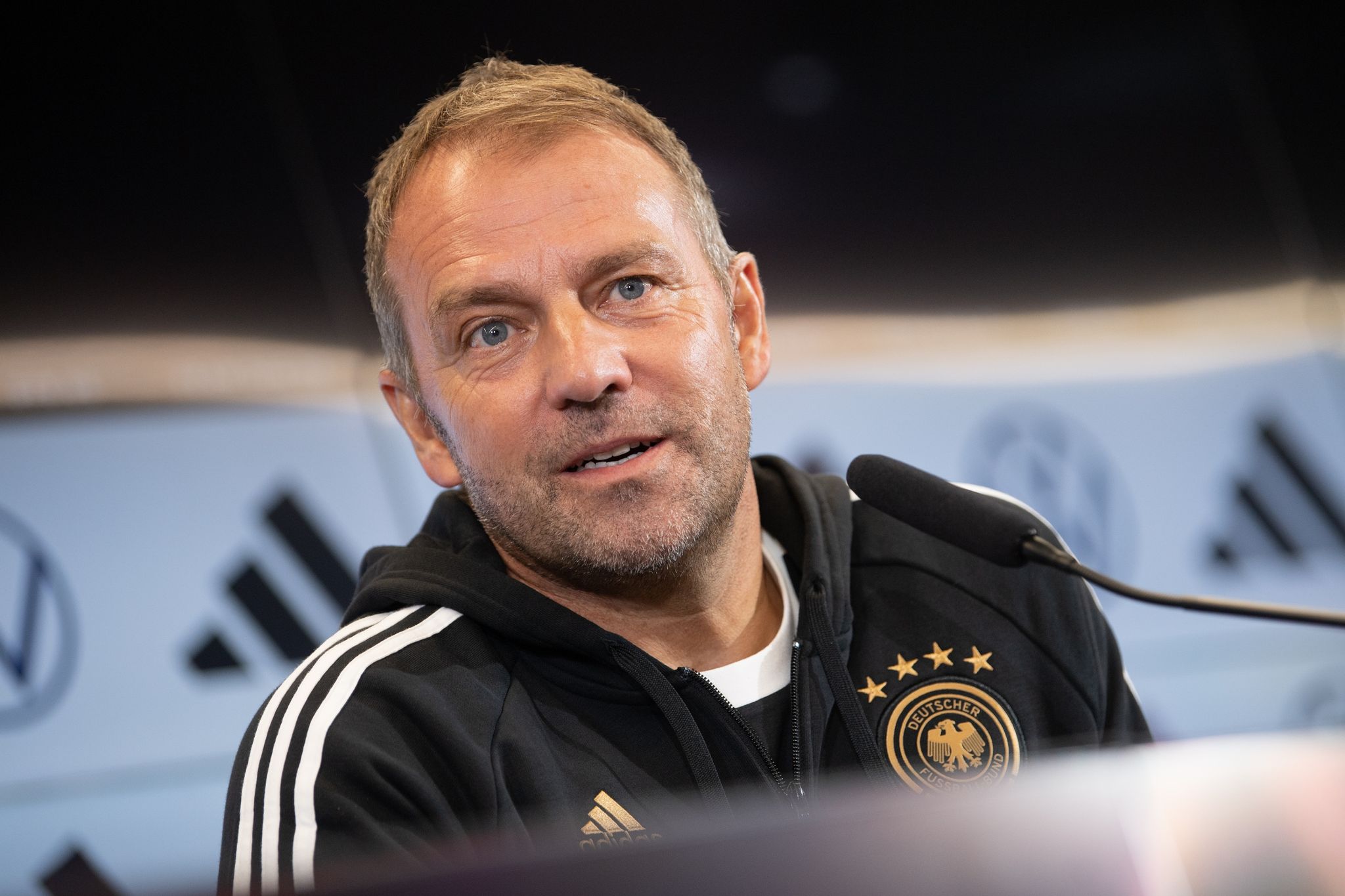 Flick fokussiert – Zwei Ziele beim WM-Probelauf