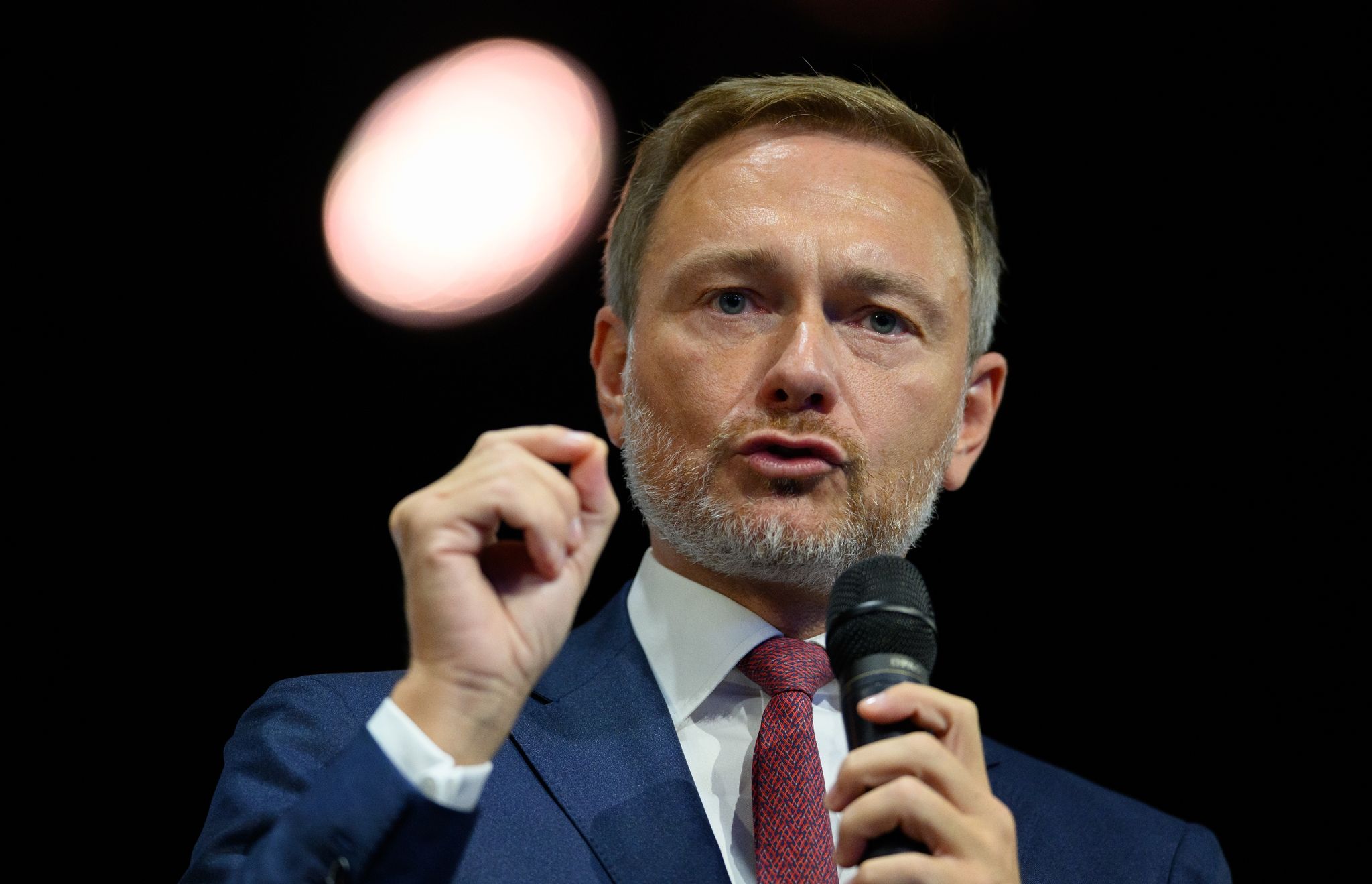 Lindner über Intendanten: Mehr Gehalt als der Kanzler