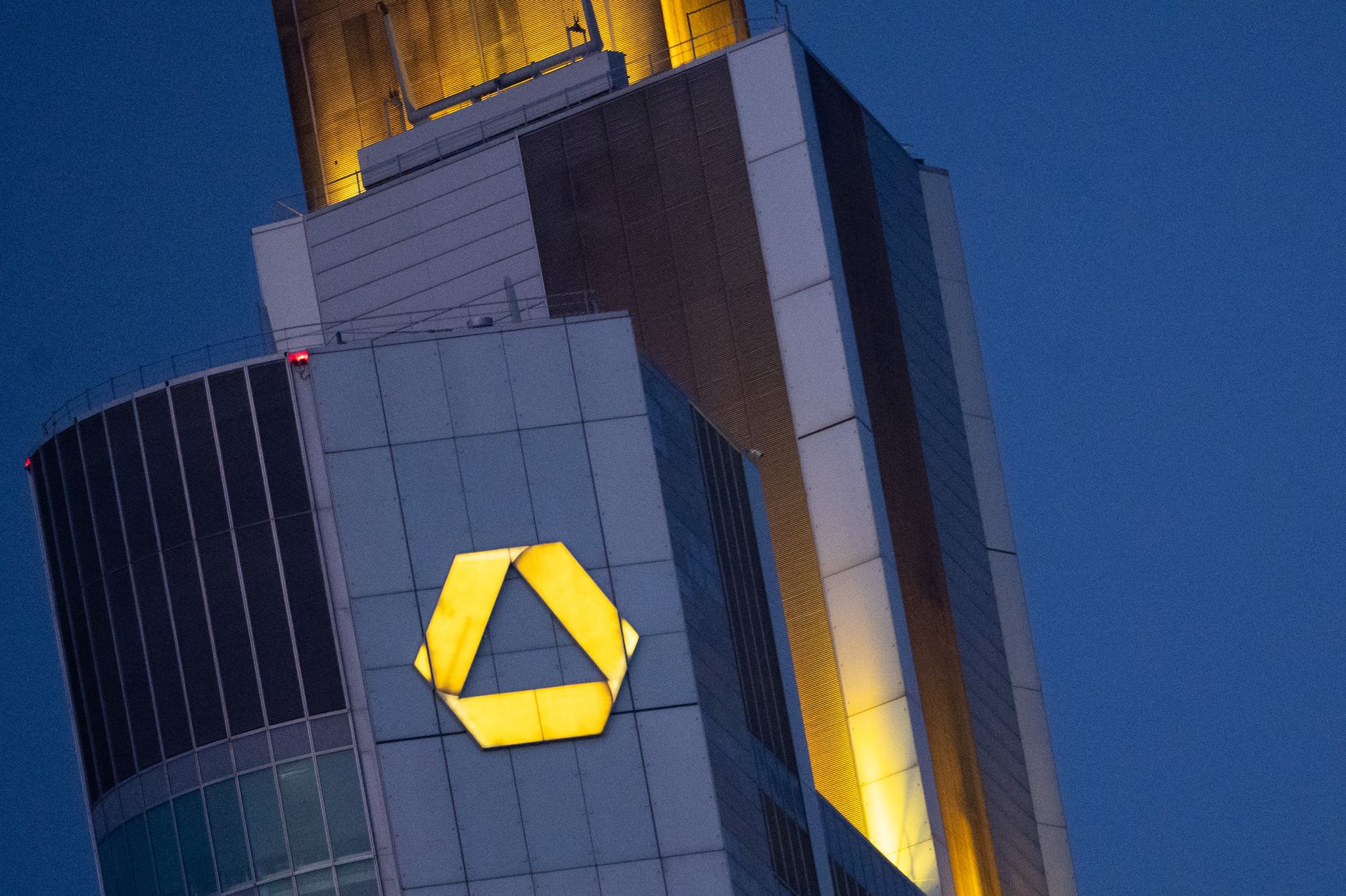 Commerzbank peilt trotz Rezessionssorgen Milliardengewinn an
