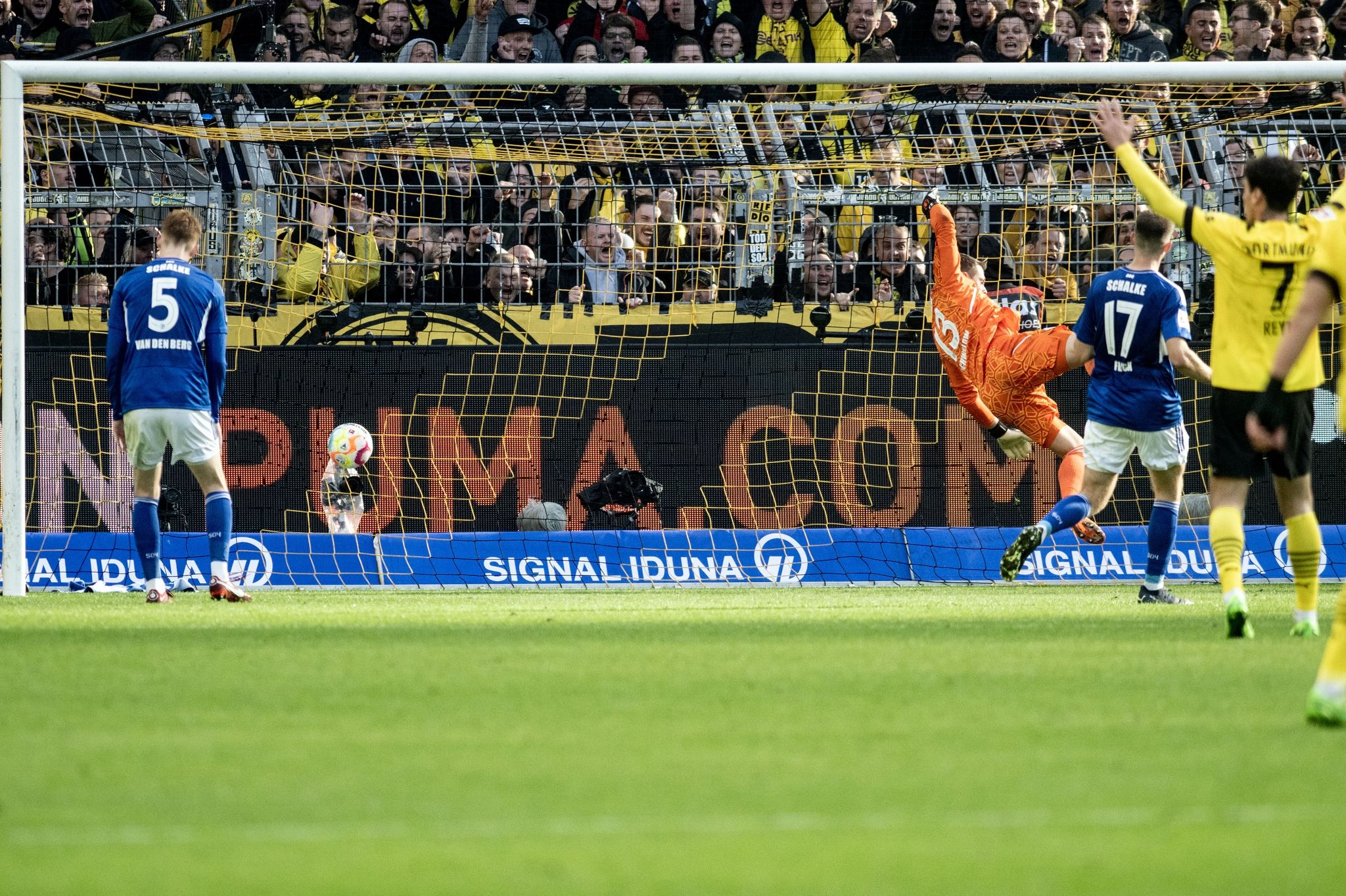 BVB feiert nach Derby: Jubel um Moukoko, Reus verletzt sich