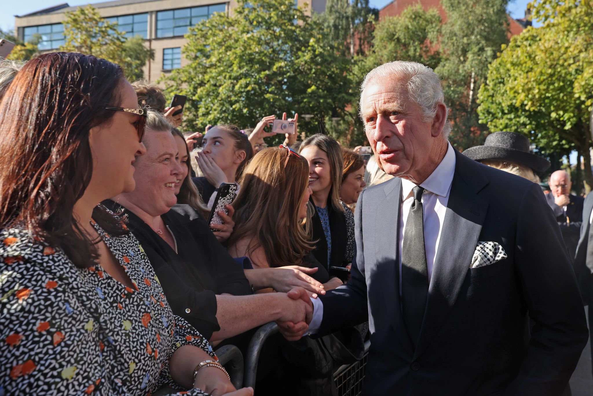 Charles und Söhne geleiten Sarg der Queen zum Parlament