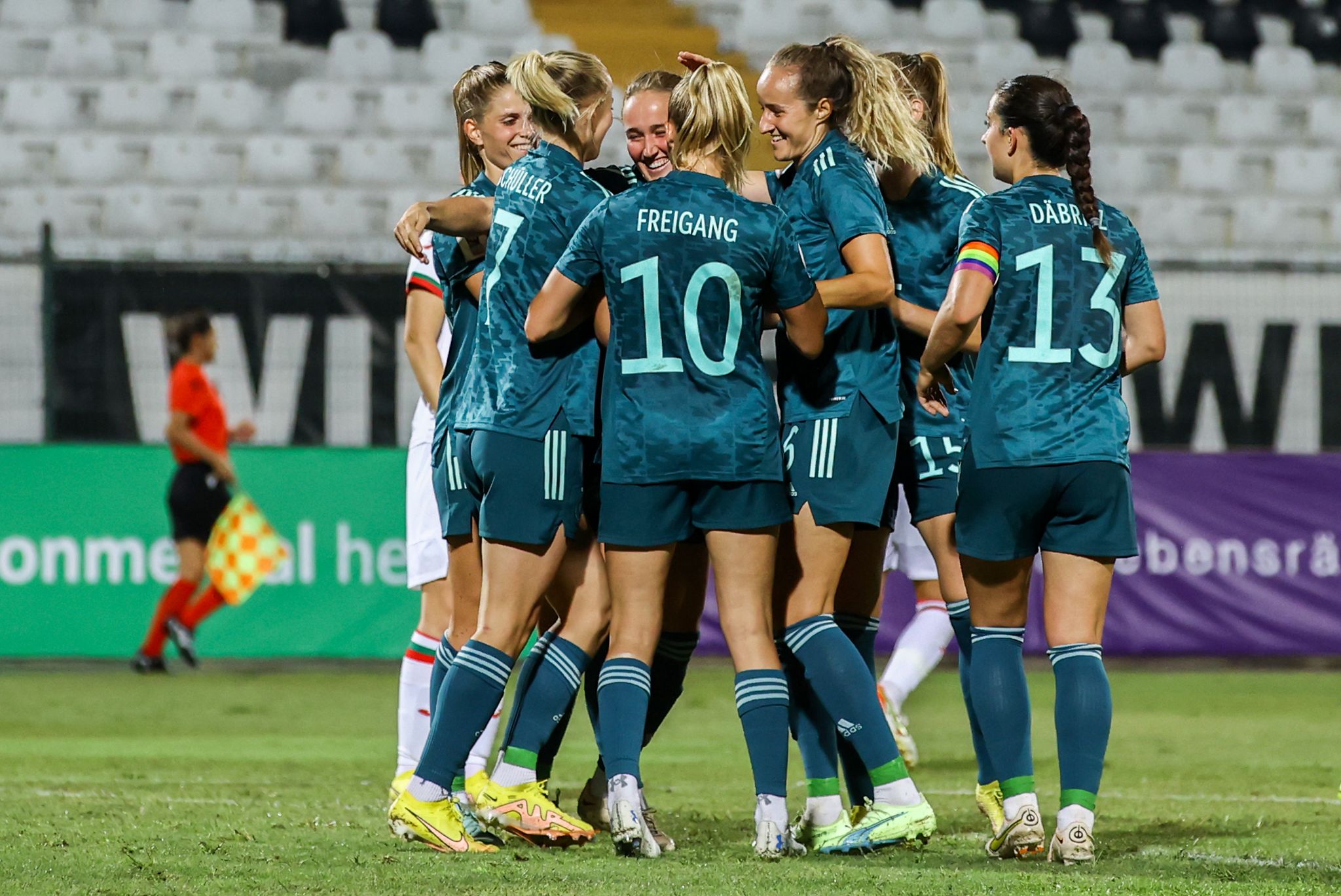 Fußball-Frauen in Torlaune: Kantersieg in Bulgarien