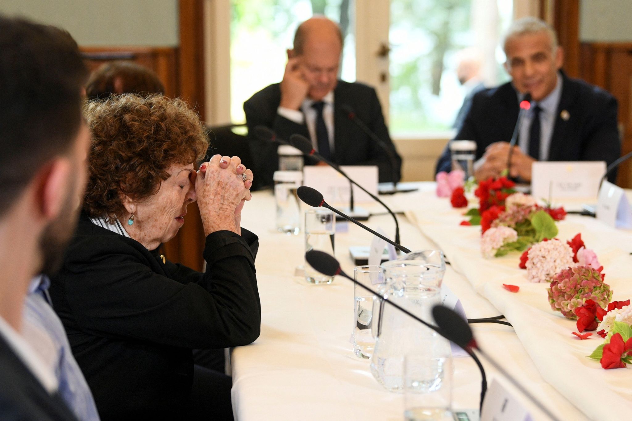 Zeitzeugen: Holocaust-Überlebende mit Lapid in Berlin