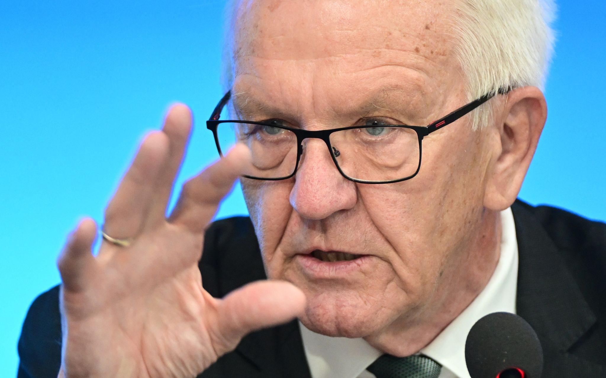 Winfried Kretschmann droht mit Nein zu Entlastungspaket