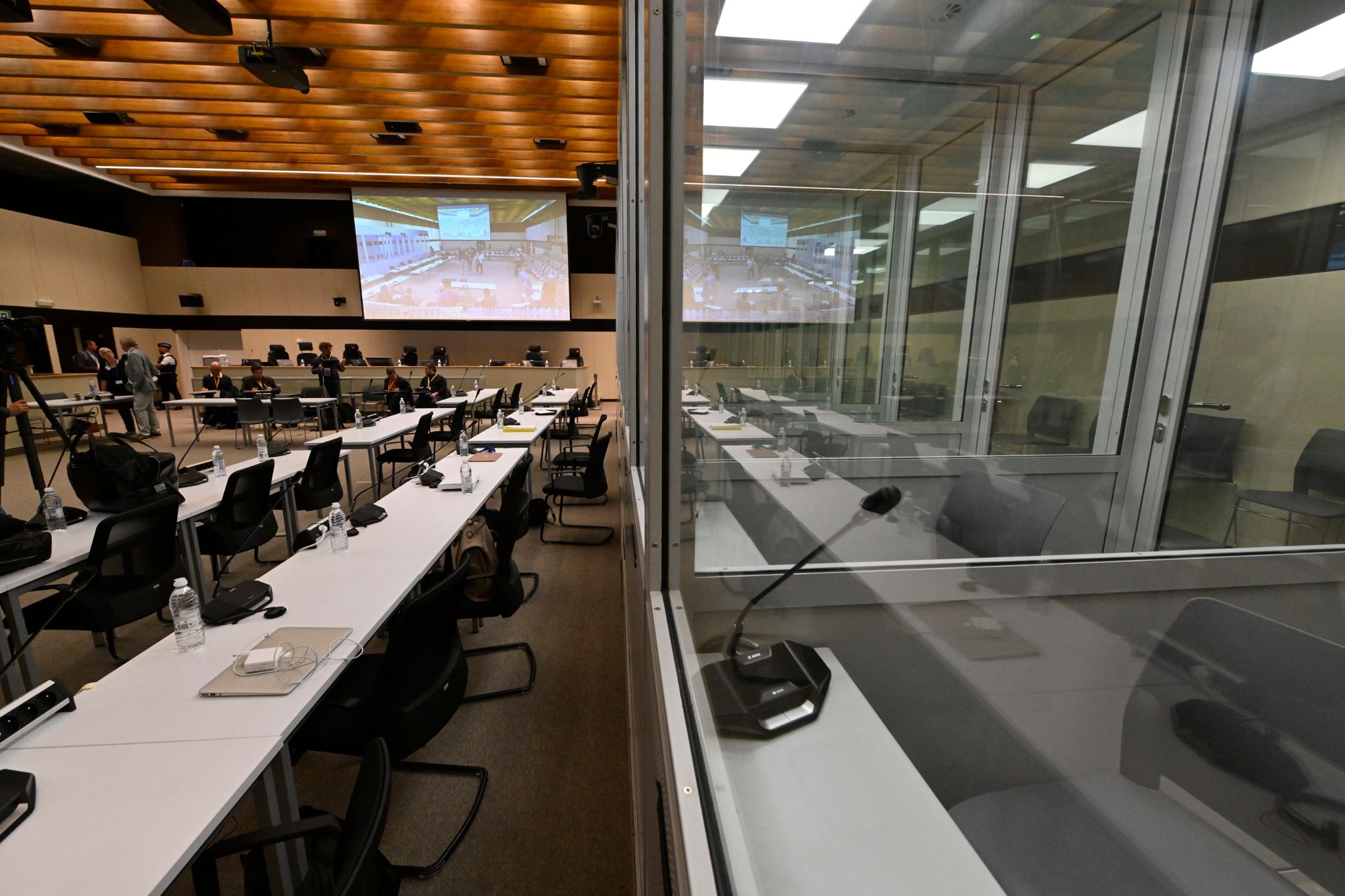 Terror-Prozess in Brüssel beginnt mit Anhörungen und Streit