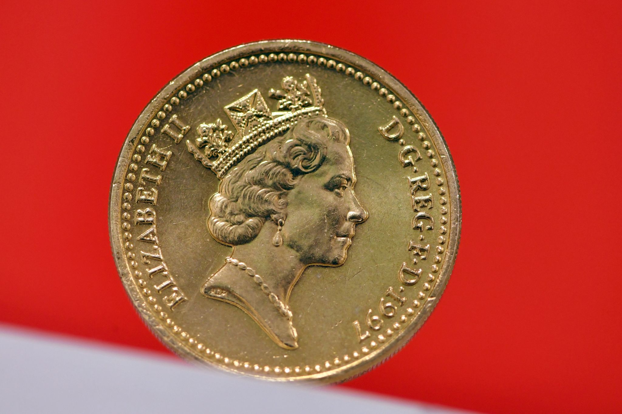 Britisches Pfund fällt auf Rekordtief