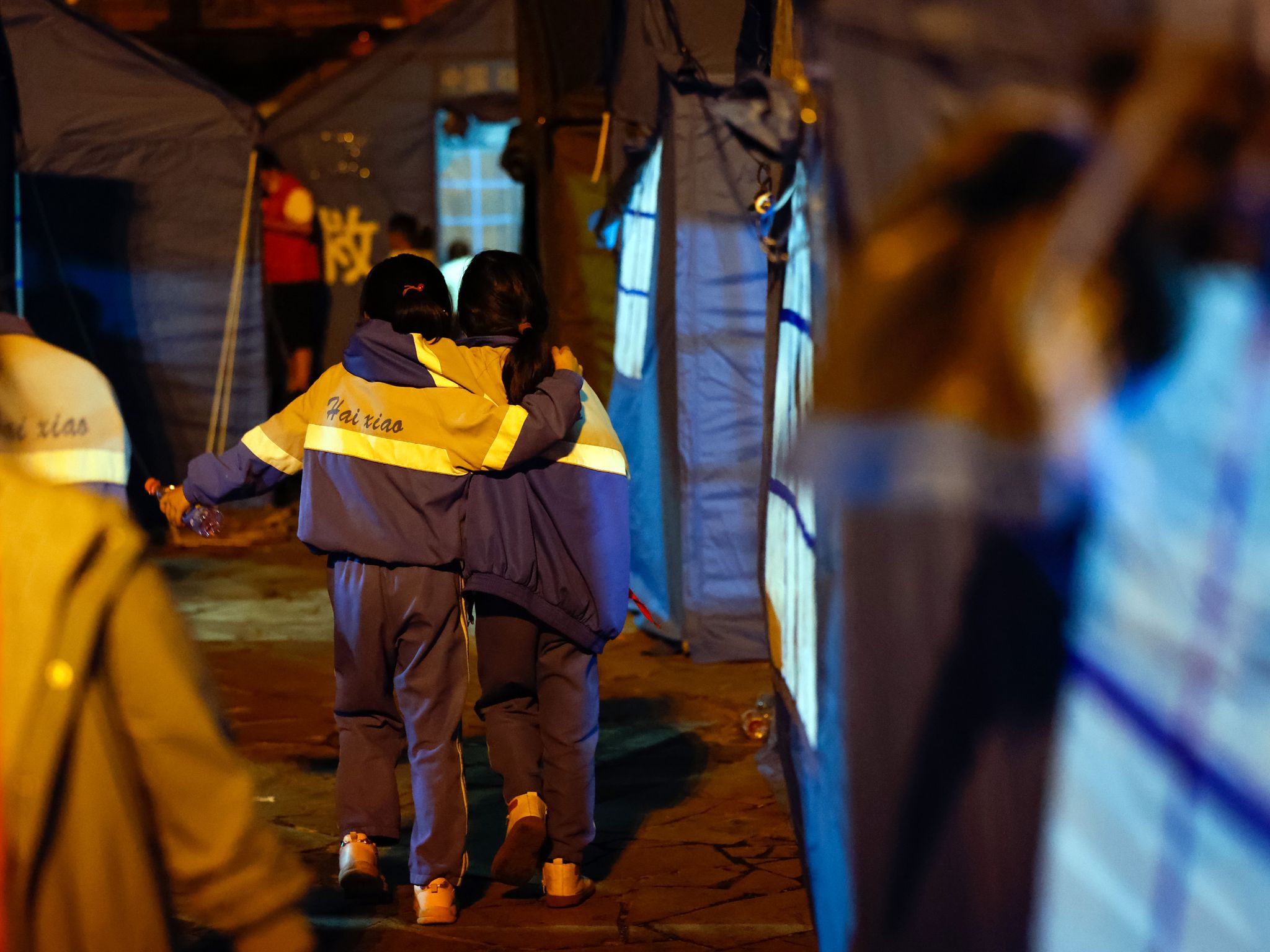 Inzwischen 74 Tote nach Erdbeben in China bestätigt