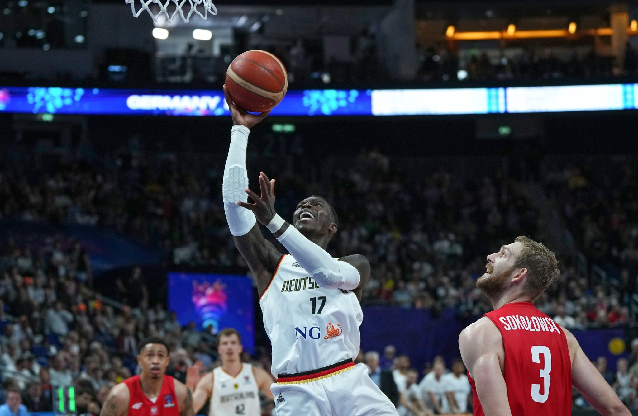 Bronze-Party mit Sekttrinker Nowitzki: DBB-Team krönt EM