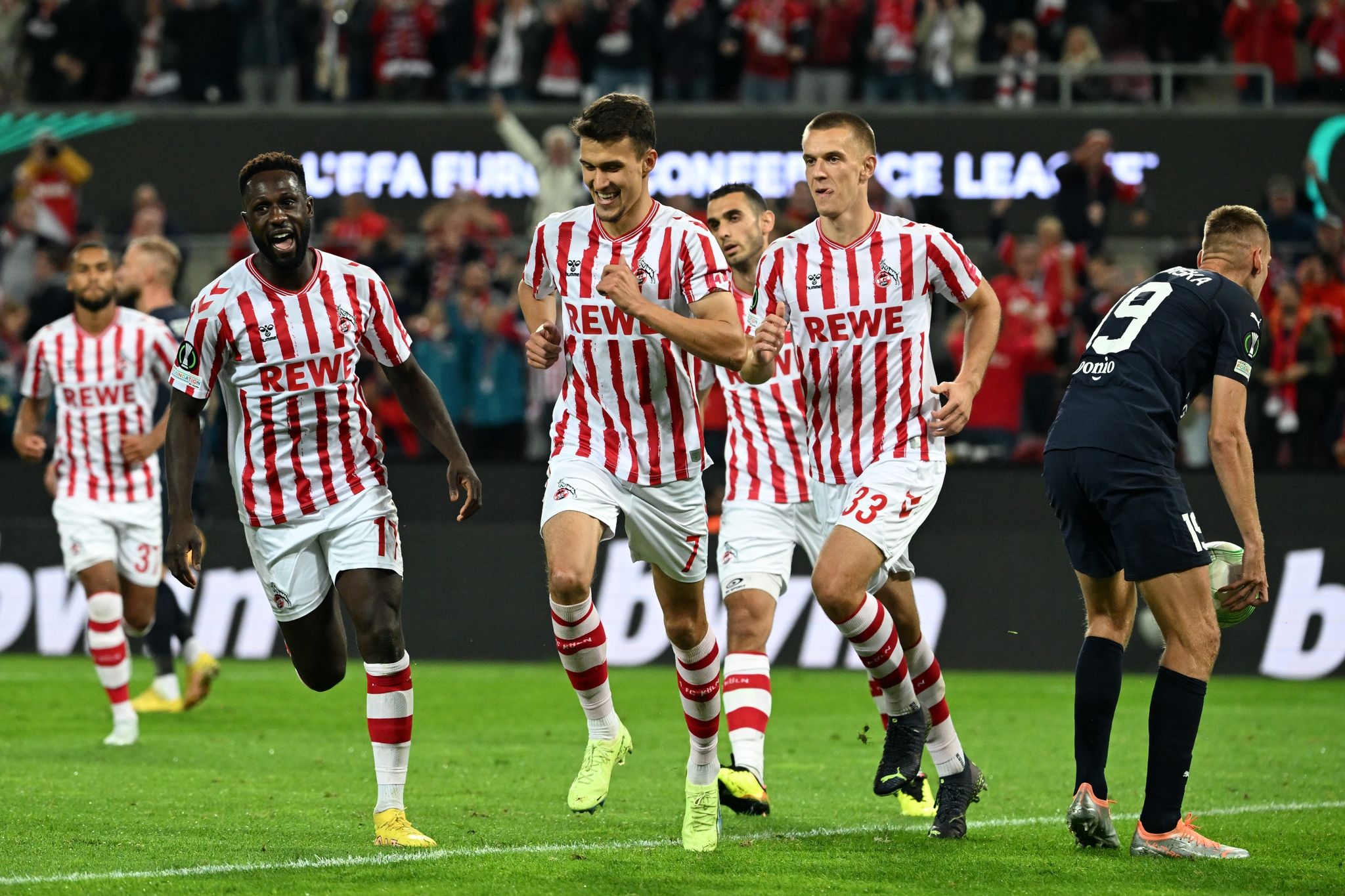 Unnötiges Spektakel: Köln feiert Sieg gegen FC Slovácko