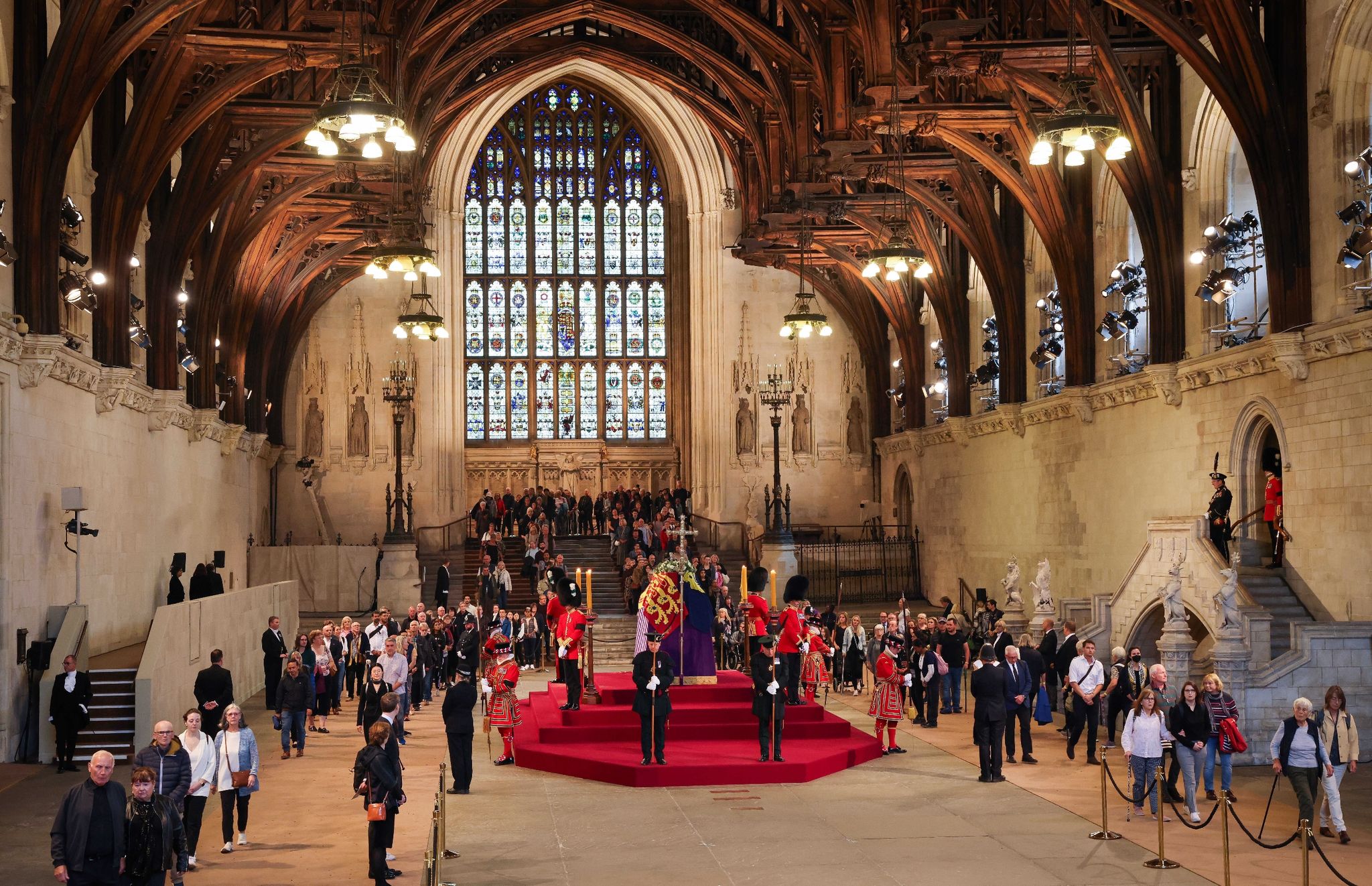 Abschied von der Queen – König Charles sichtlich gerührt
