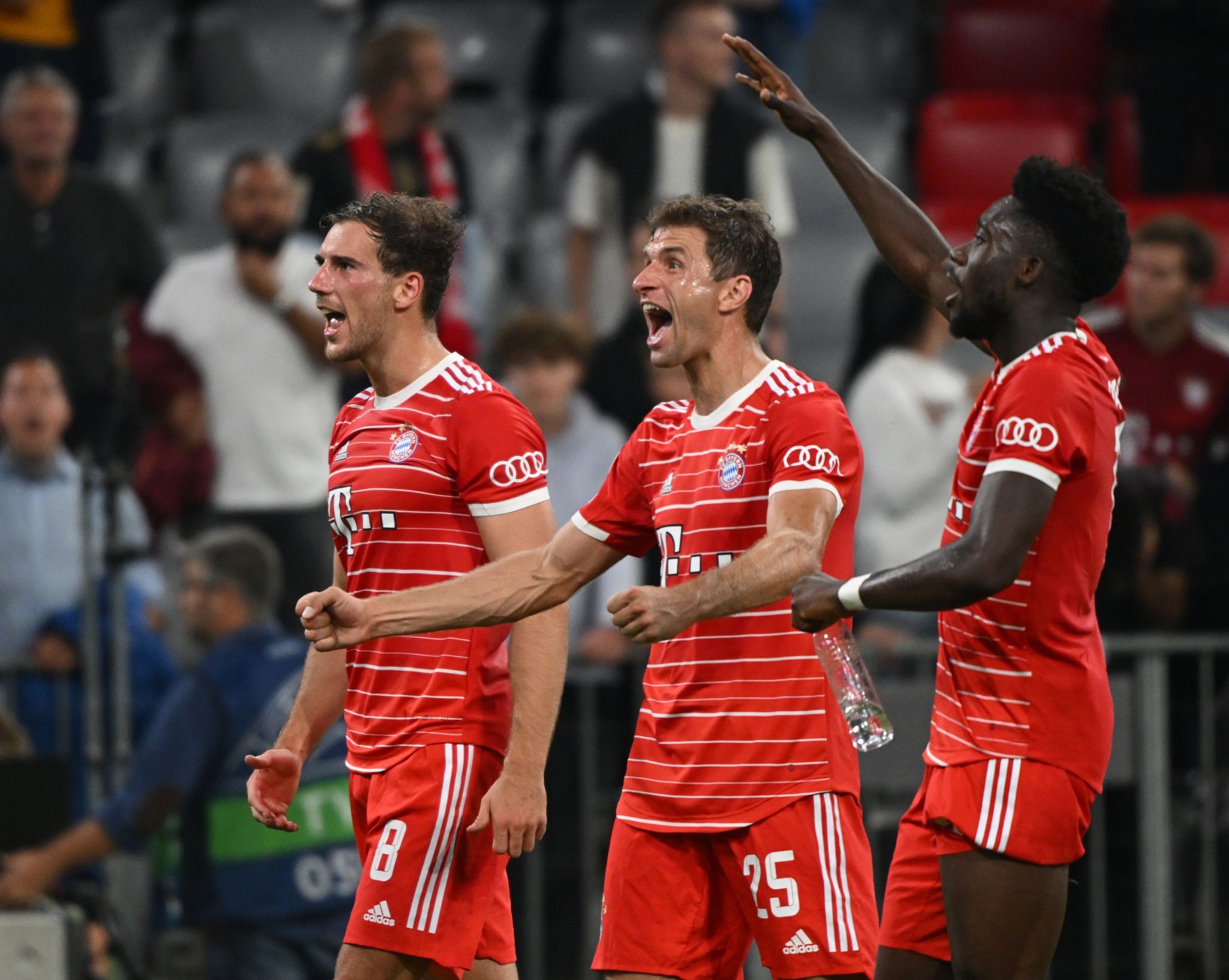 Kahn lobt «internationale» Bayern, Sané dankt Abwehrkollegen