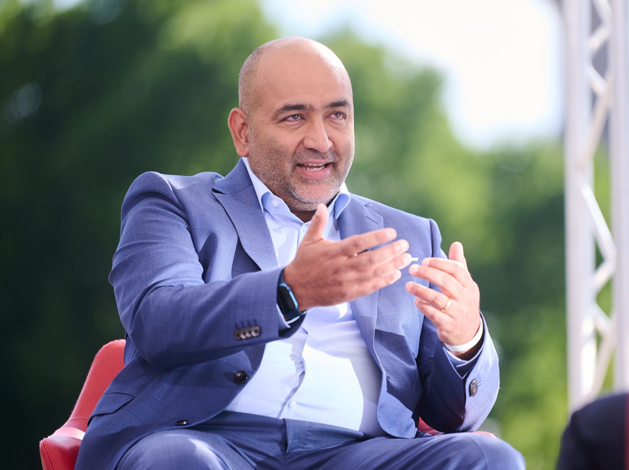 Grünen-Chef: Zurückhaltend mit Rüstungsexporten umgehen