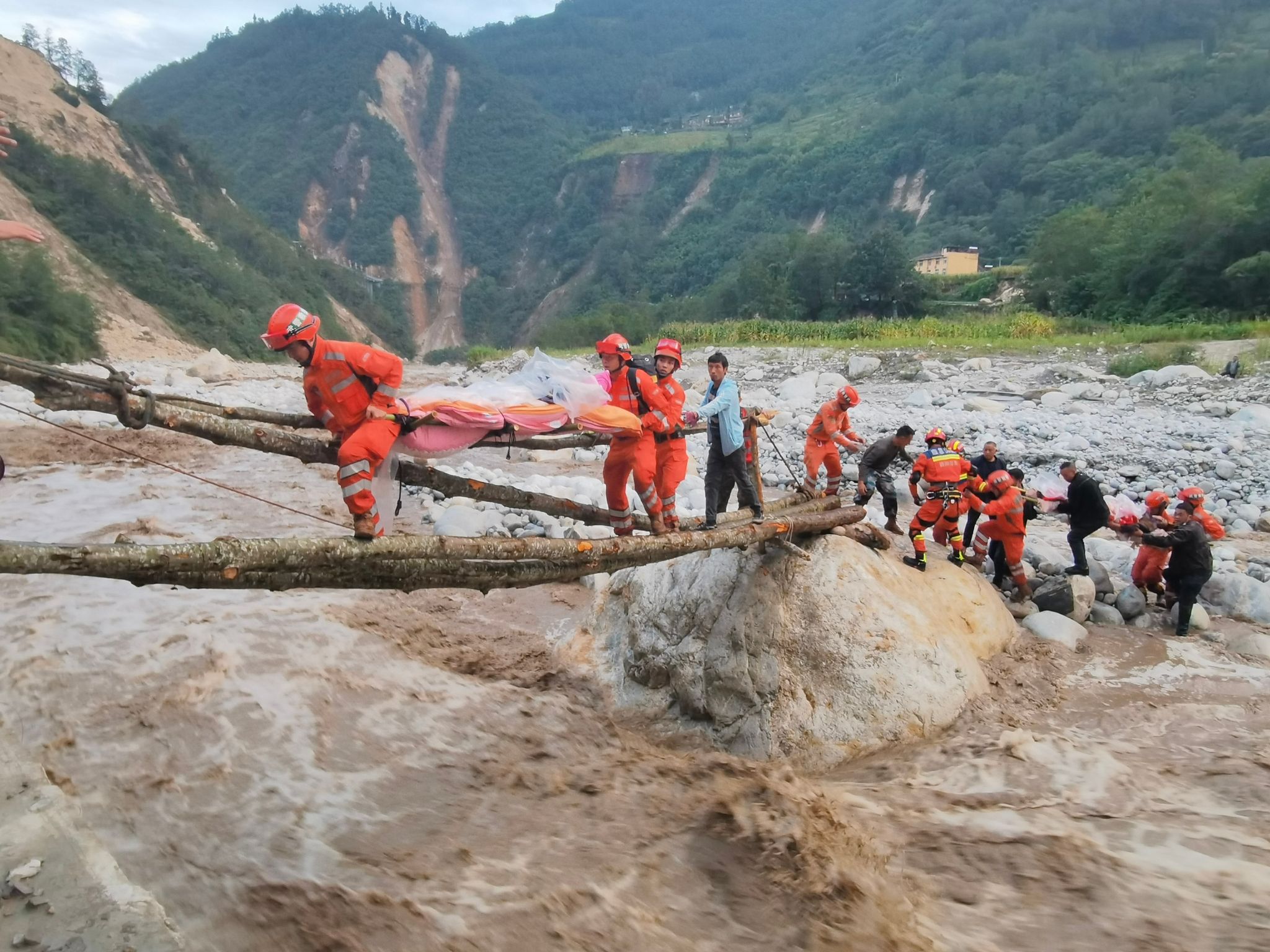 Zahl der Toten durch Erdbeben in Südwestchina steigt auf 66