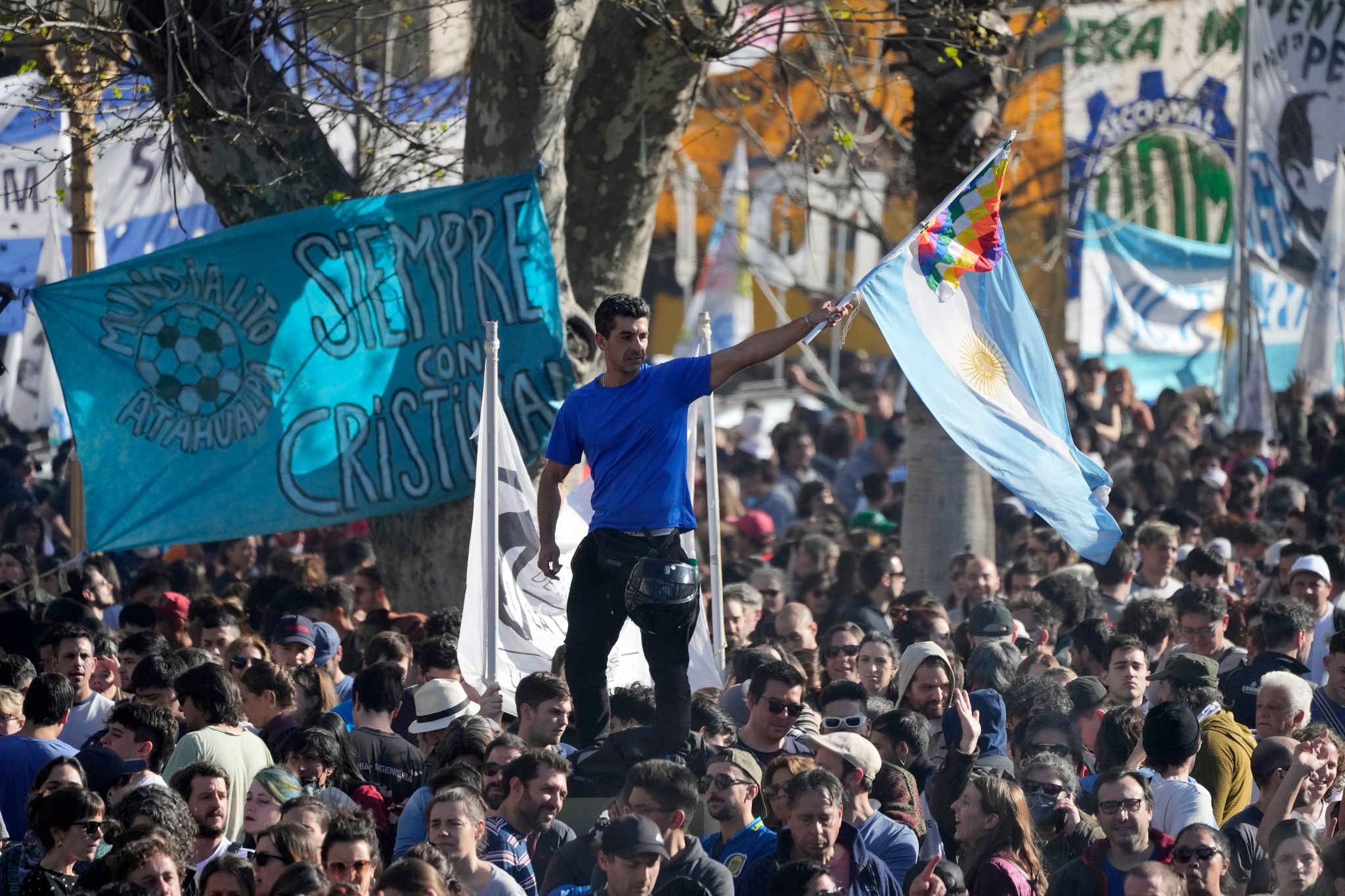 Tausende Anhänger unterstützen Argentiniens Vizepräsidentin