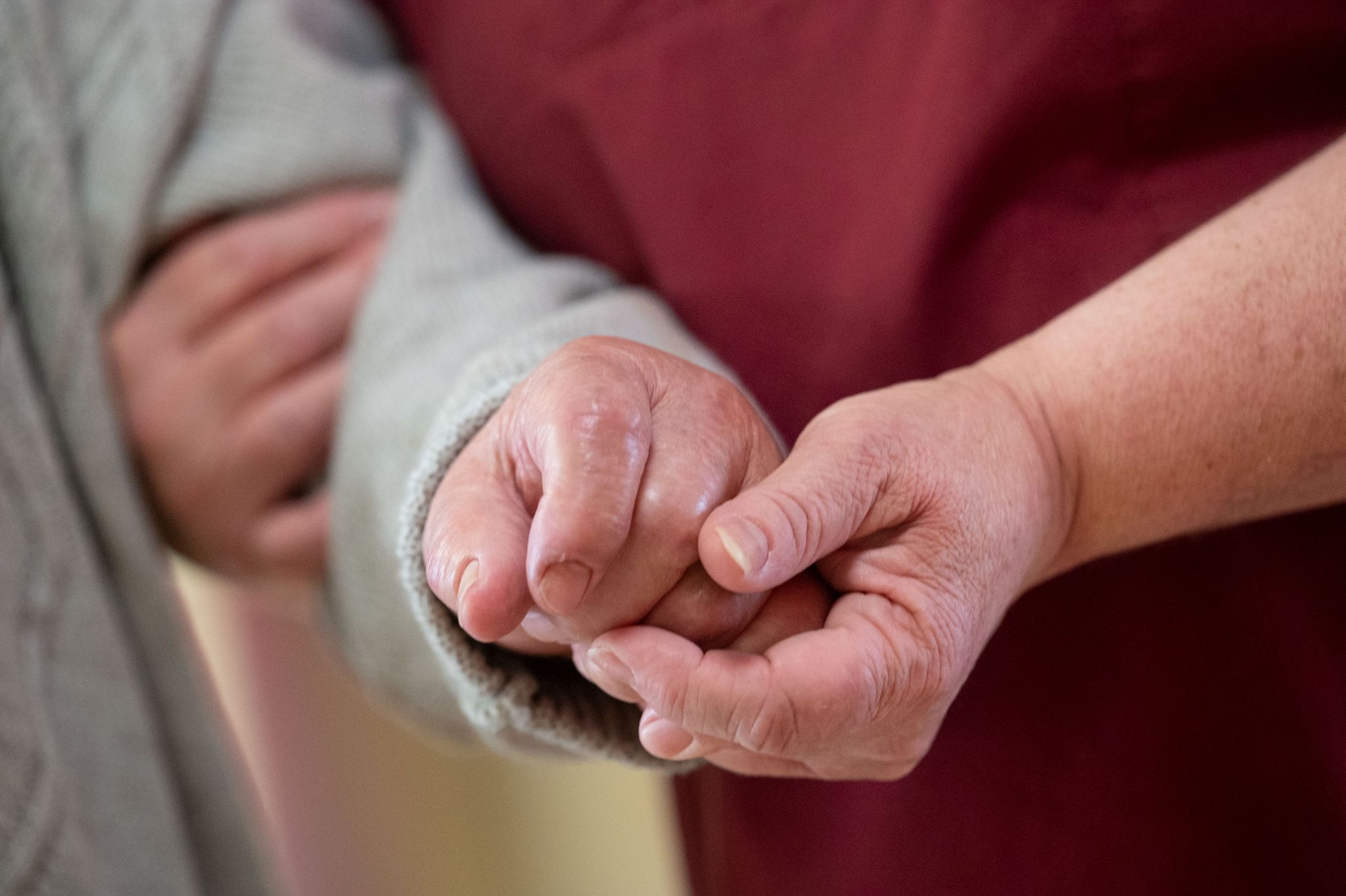Jeder fünfte pflegende Angehörige von Armut bedroht