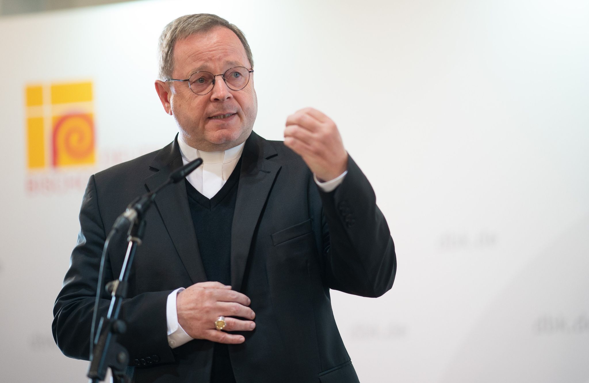 Kurienkardinal erzürnt deutsche Bischöfe mit Nazi-Vergleich