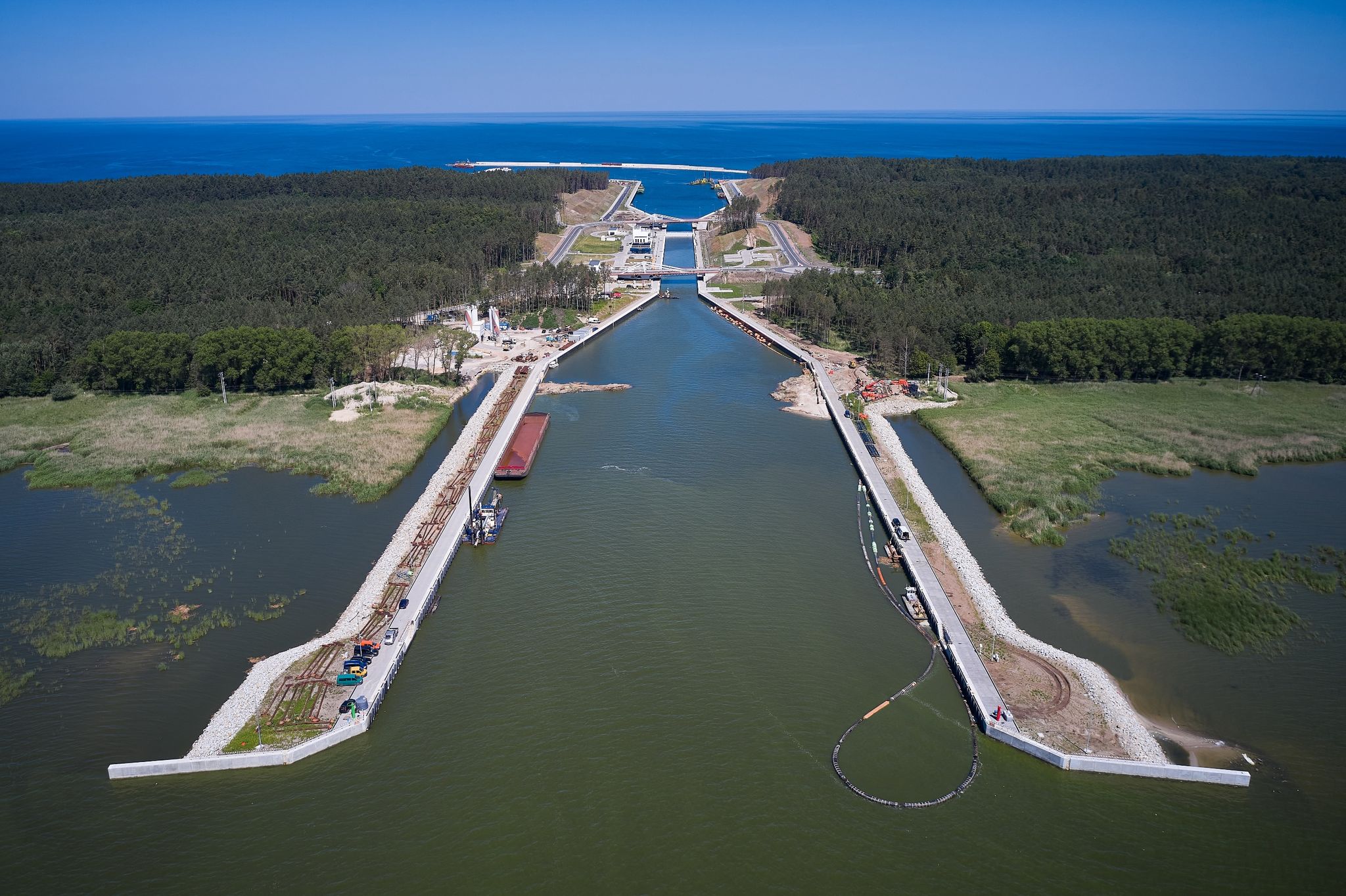 Duda eröffnet neuen Schifffahrtskanal an Ostseeküste
