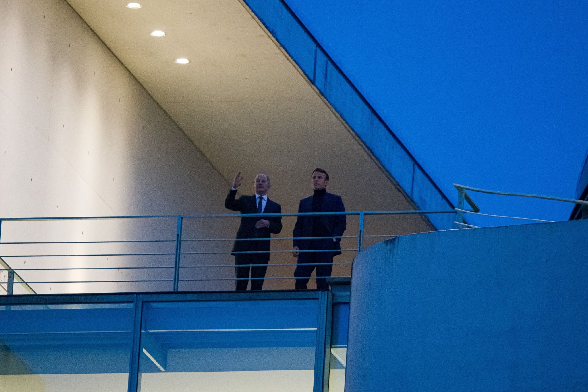 Deutsch-französische Entspannungsübungen beim Mittagessen