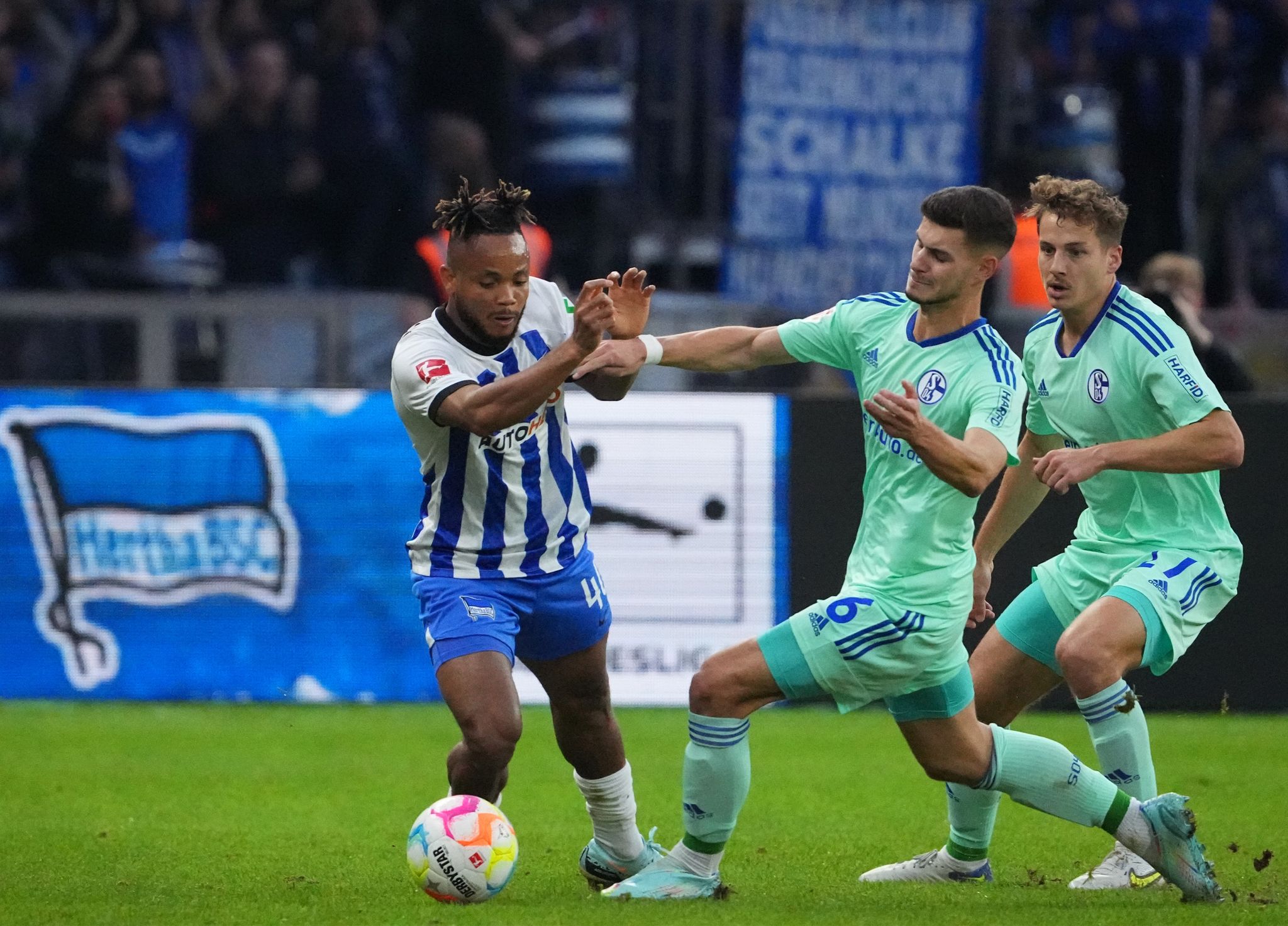 Schalke nach später Pleite in Berlin am Tabellenende