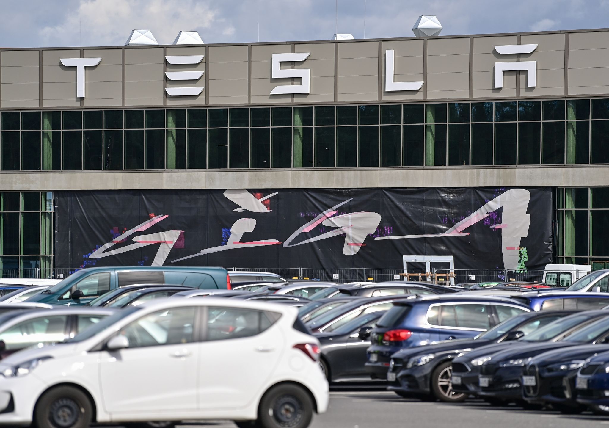 Tesla fährt Produktion in deutscher Fabrik weiter hoch
